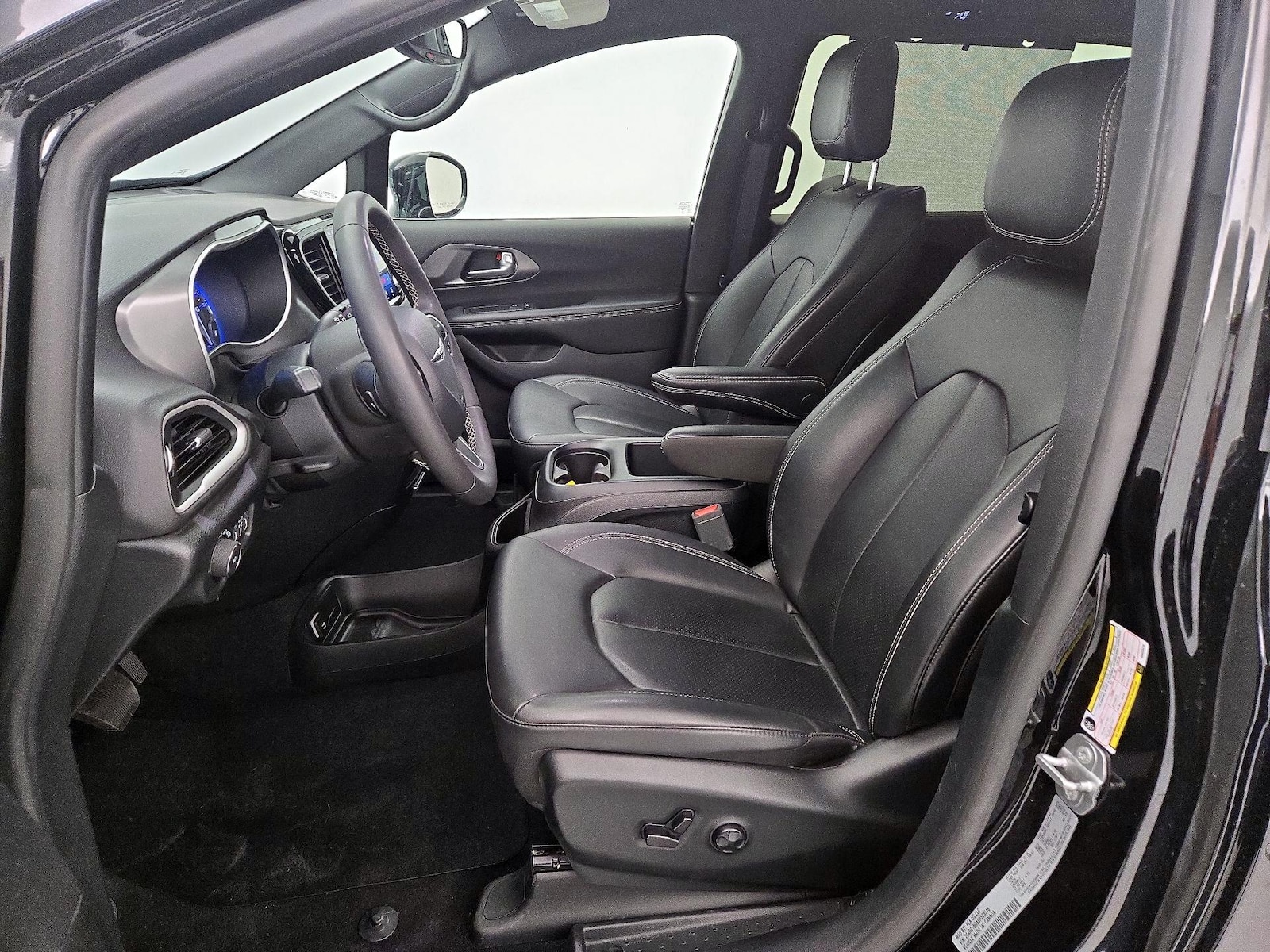 2025 Chrysler Pacifica Select - Photo 12
