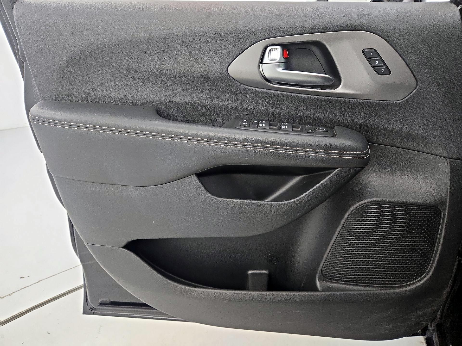 Thumbnail: 2025 Chrysler Pacifica - 12