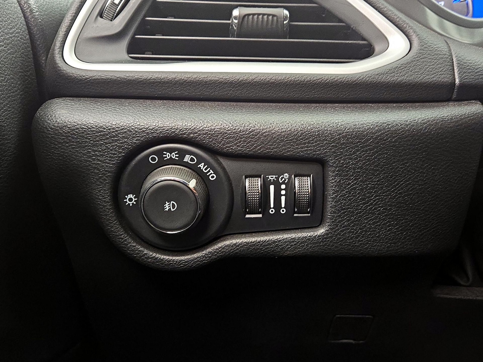 2025 Chrysler Pacifica Select - Photo 14