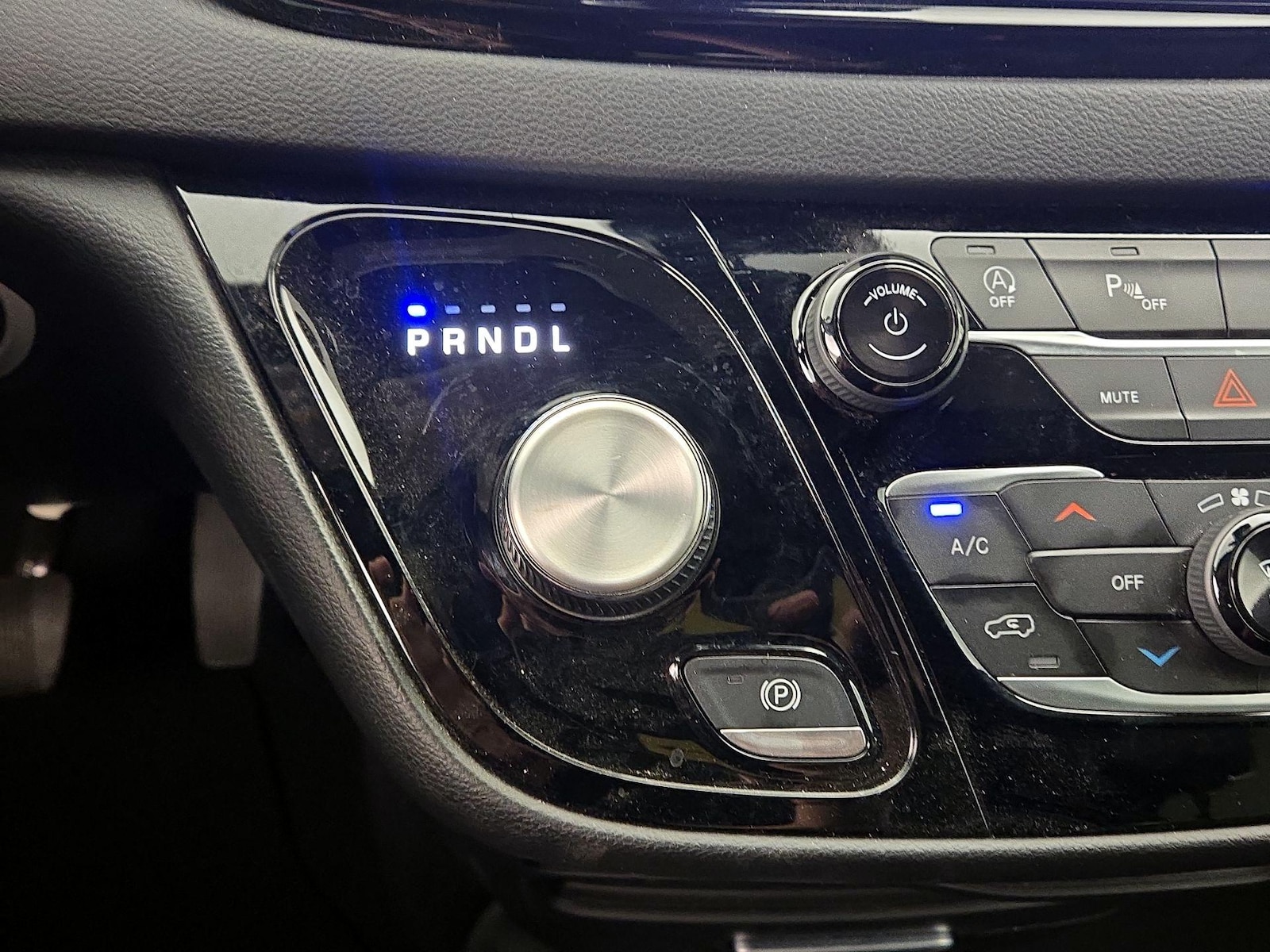 2025 Chrysler Pacifica Select - Photo 18