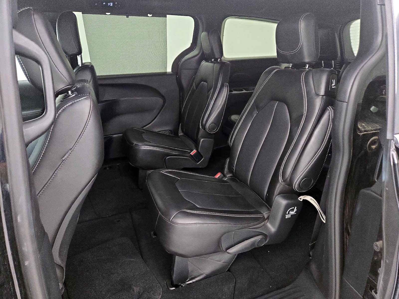 2025 Chrysler Pacifica Select - Photo 20