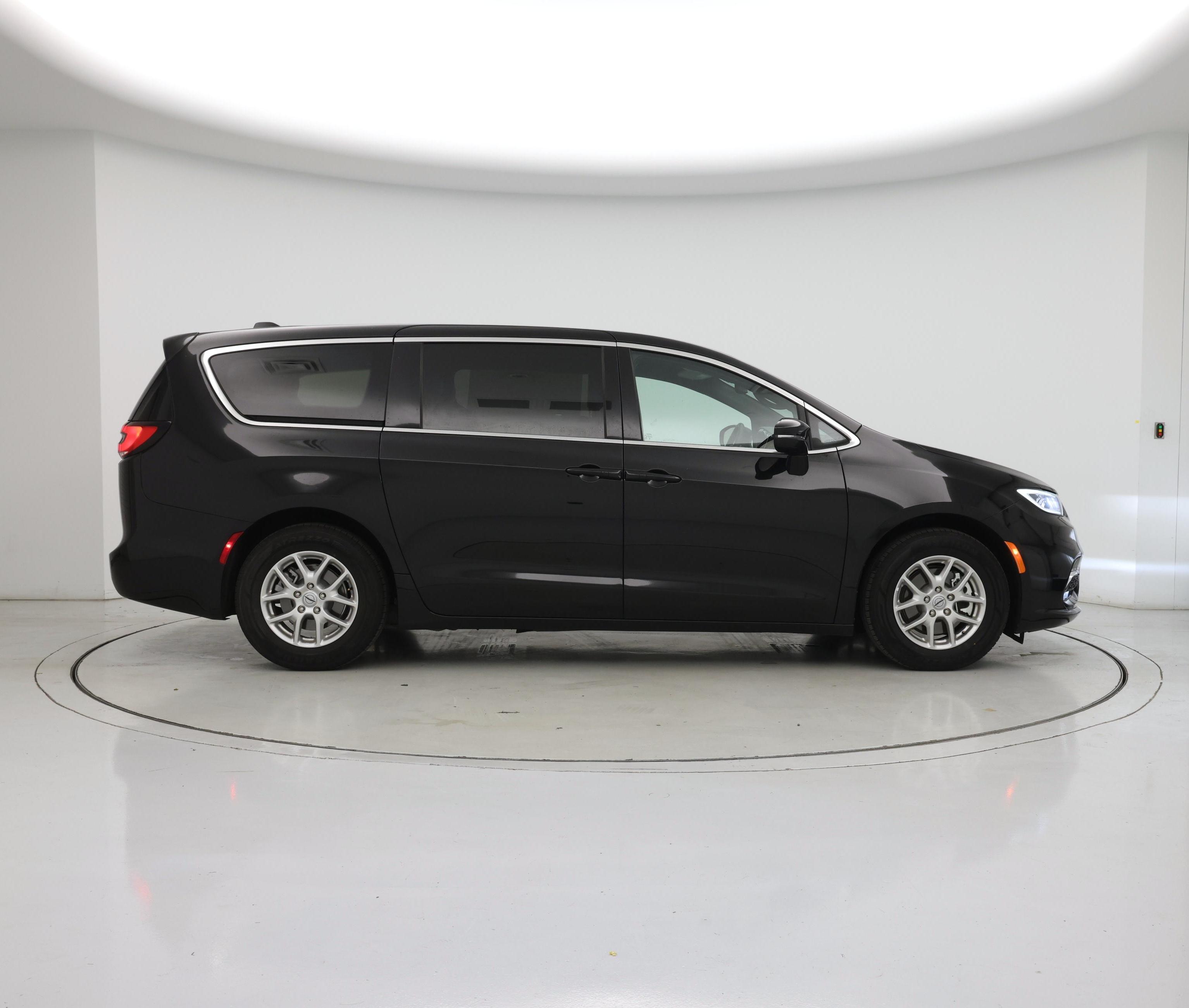 Thumbnail: 2025 Chrysler Pacifica - 7