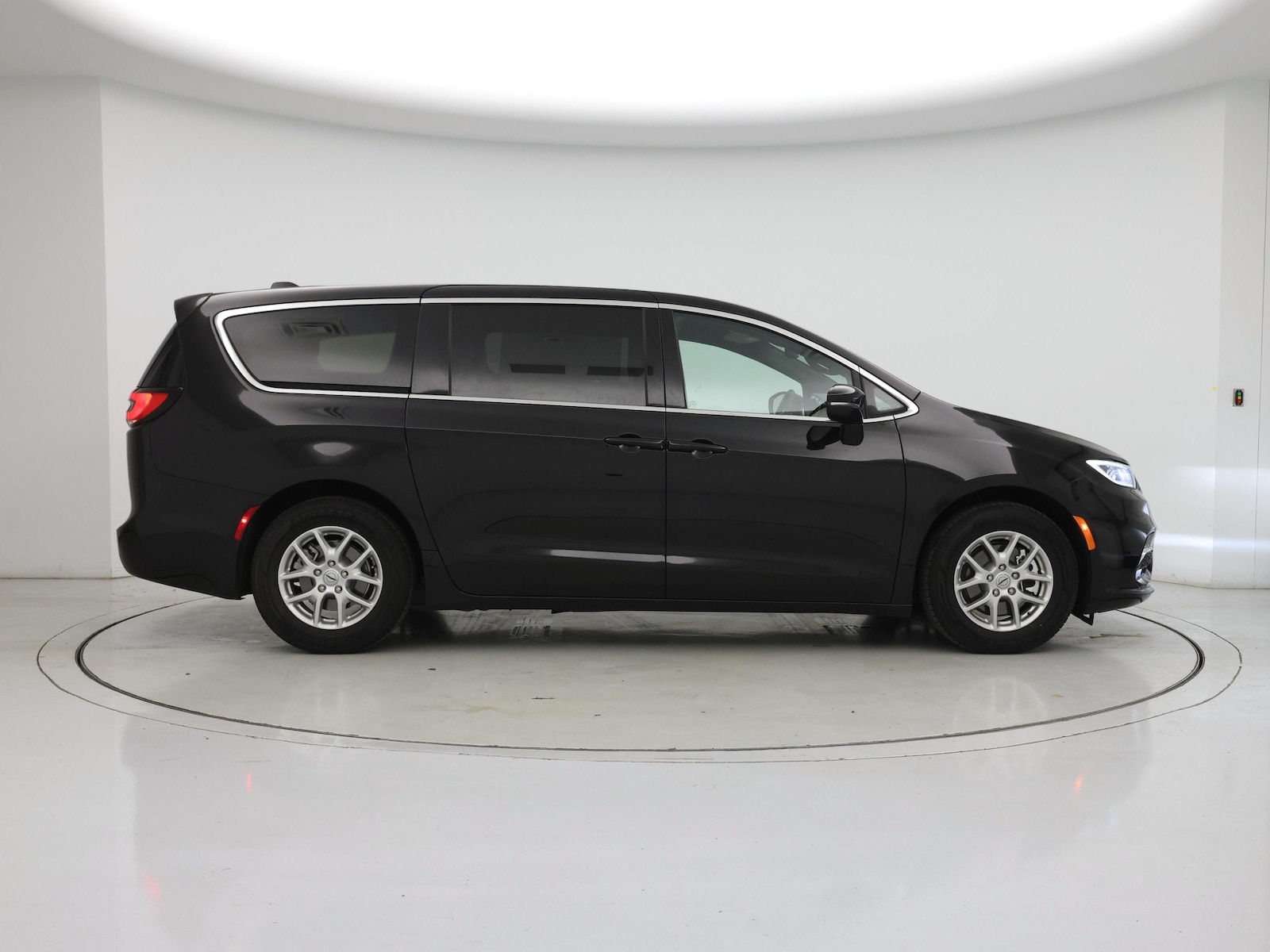 2025 Chrysler Pacifica Select - Photo 8