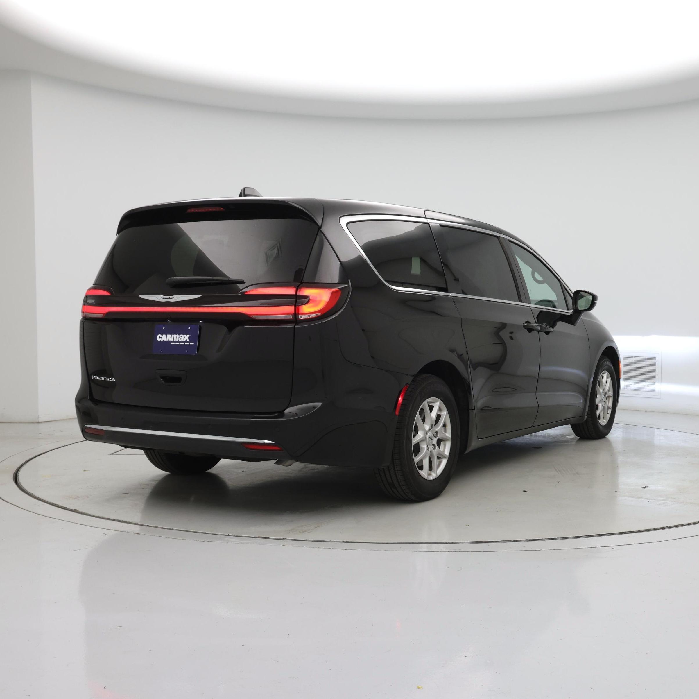 Thumbnail: 2025 Chrysler Pacifica - 8