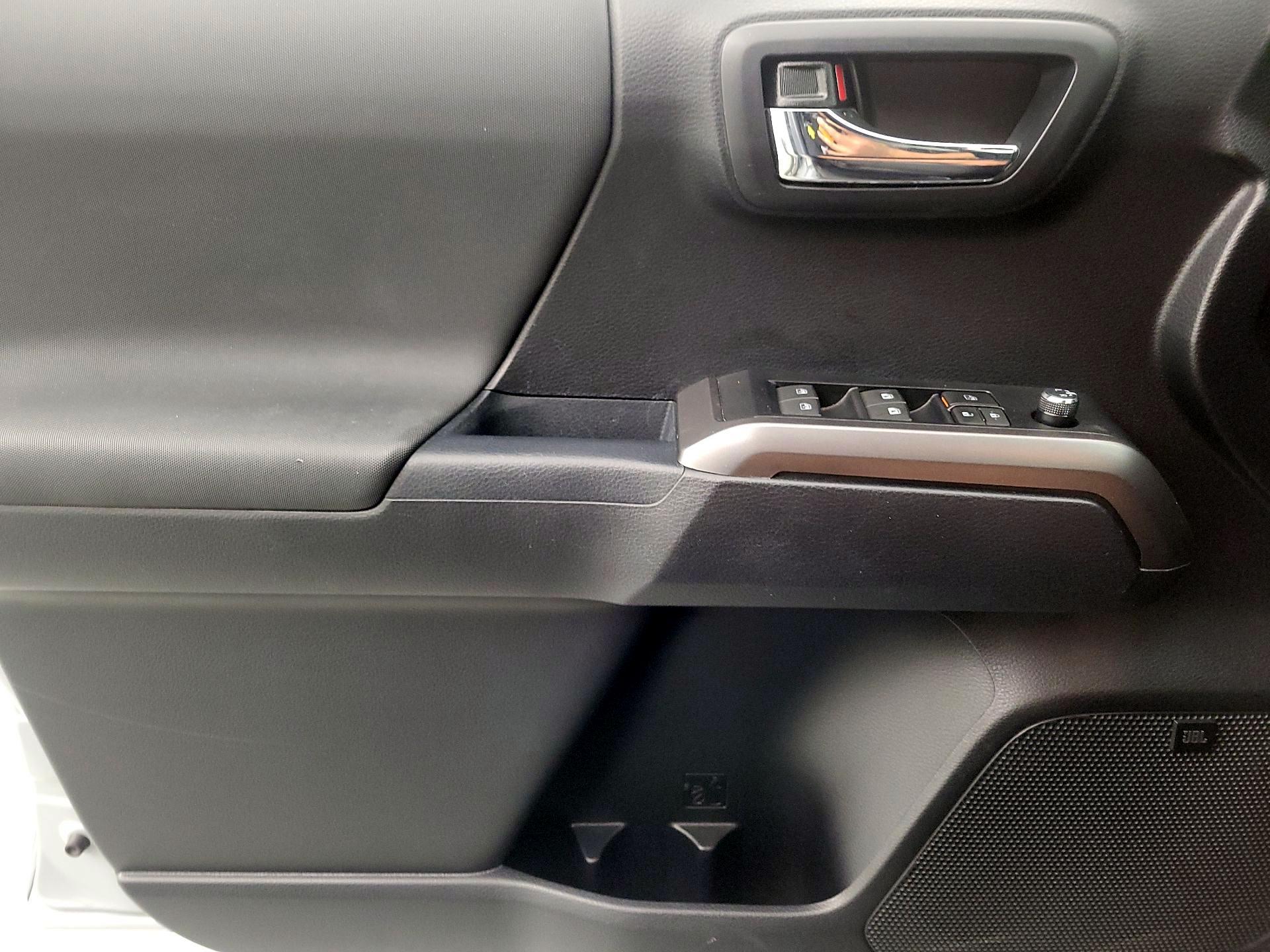 Thumbnail: 2018 Toyota Tacoma - 12