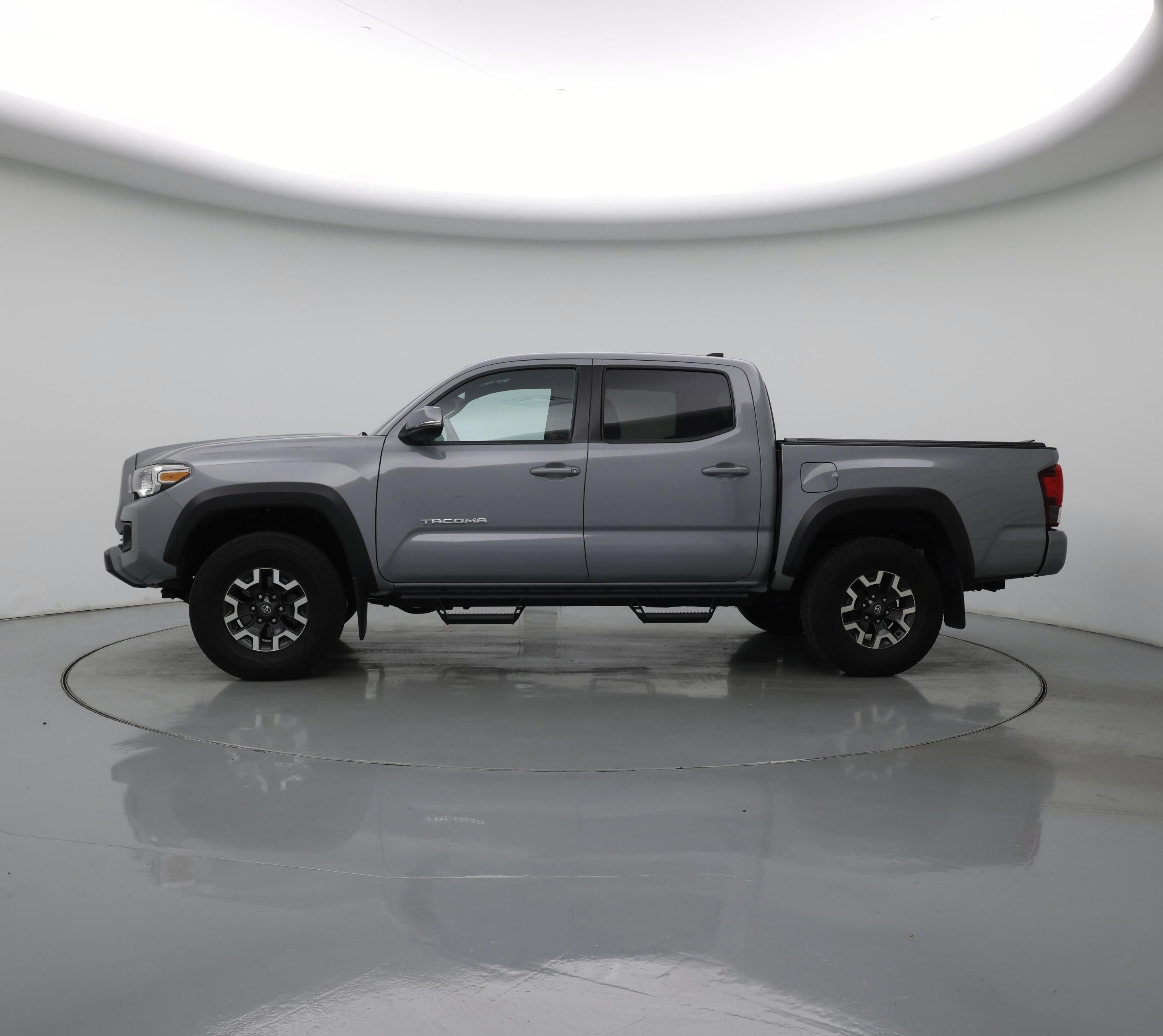 Thumbnail: 2018 Toyota Tacoma - 3