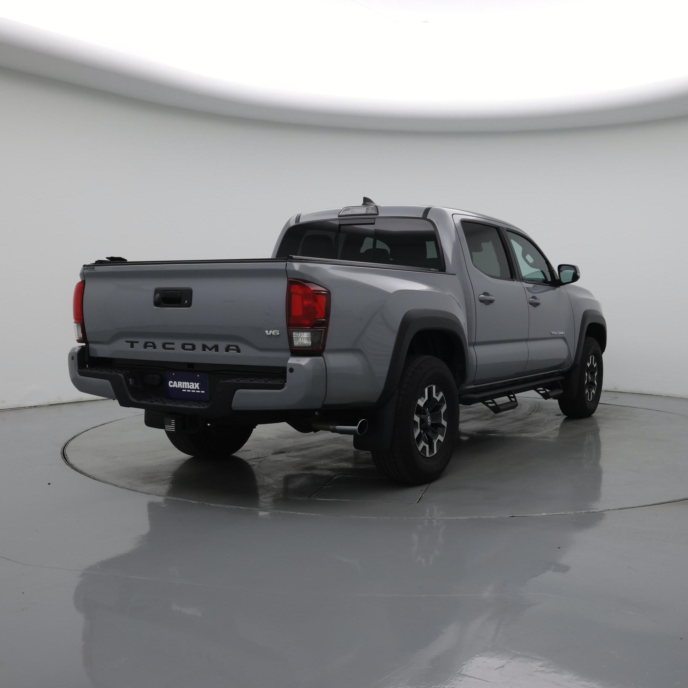 Thumbnail: 2018 Toyota Tacoma - 8