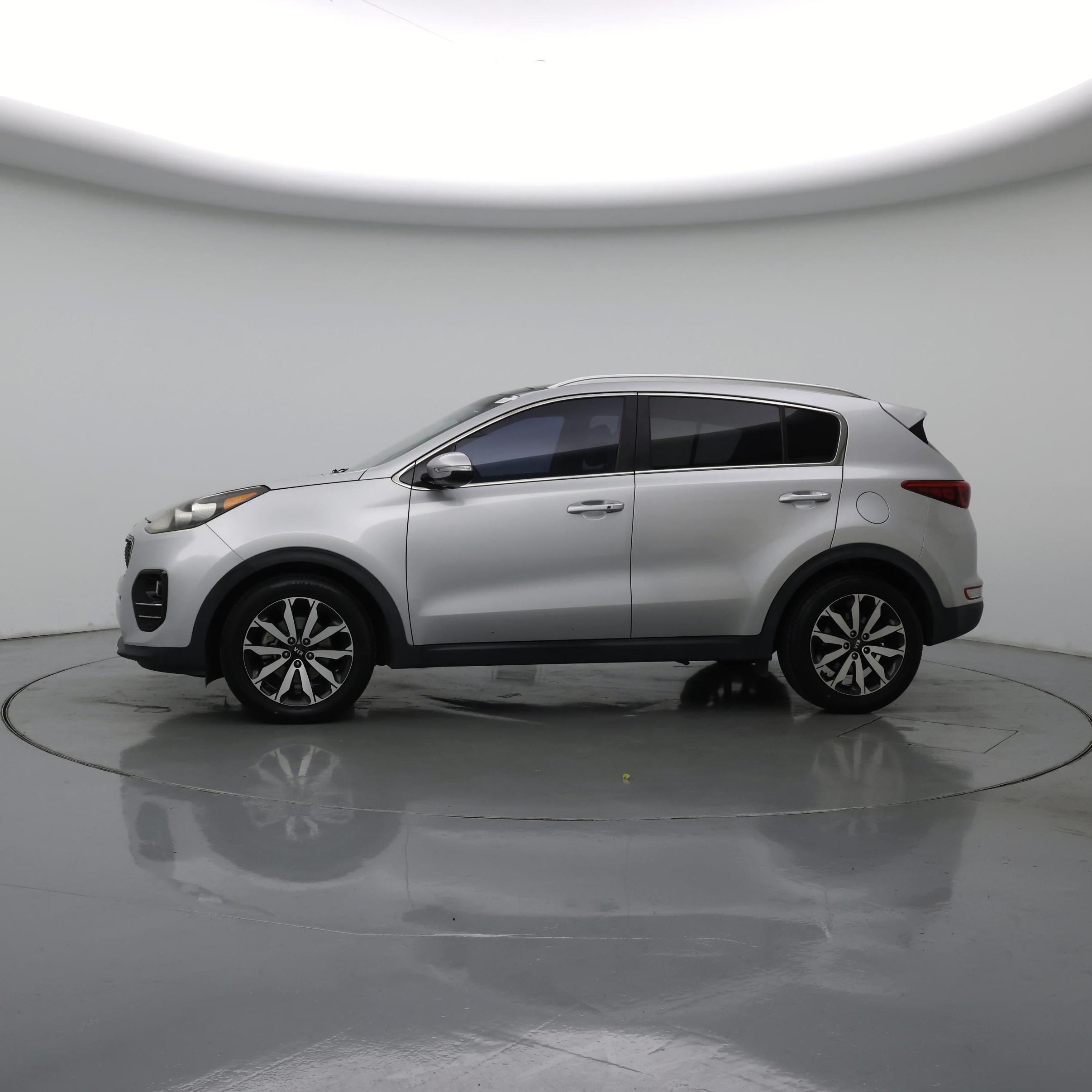 Thumbnail: 2017 Kia Sportage - 3