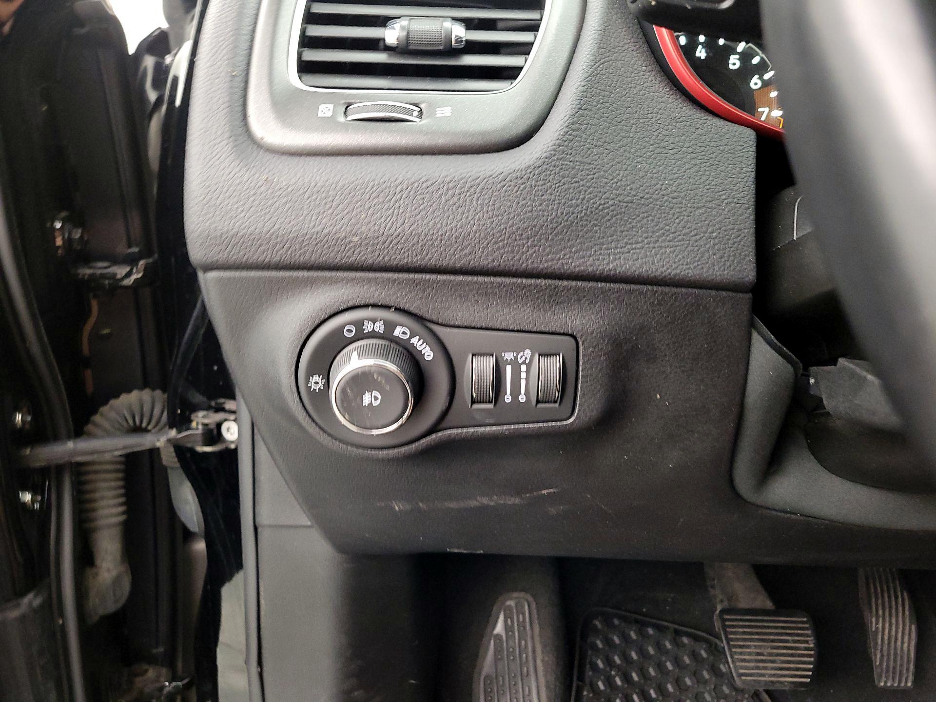 Thumbnail: 2018 Jeep Compass - 13