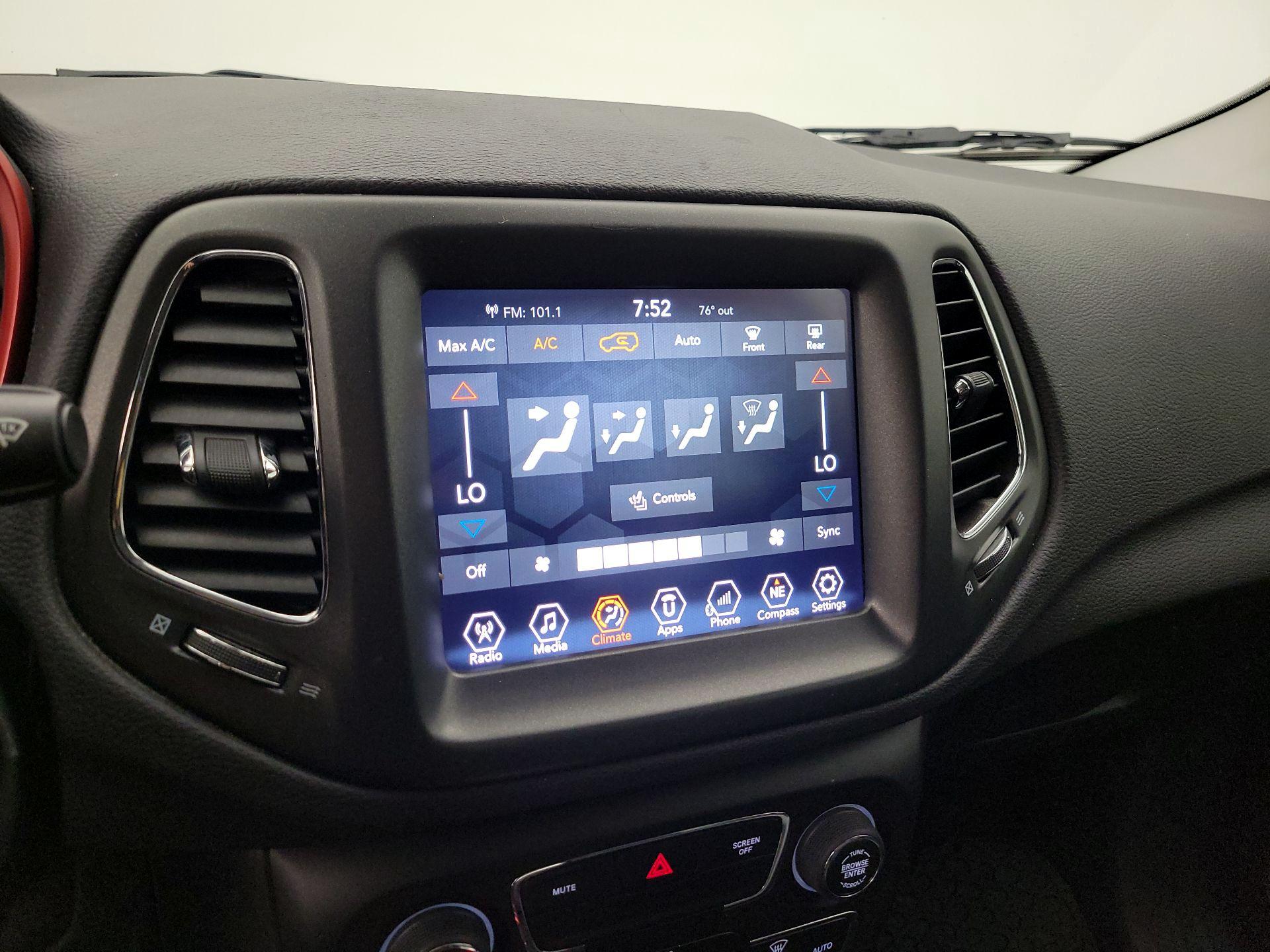 Thumbnail: 2018 Jeep Compass - 15