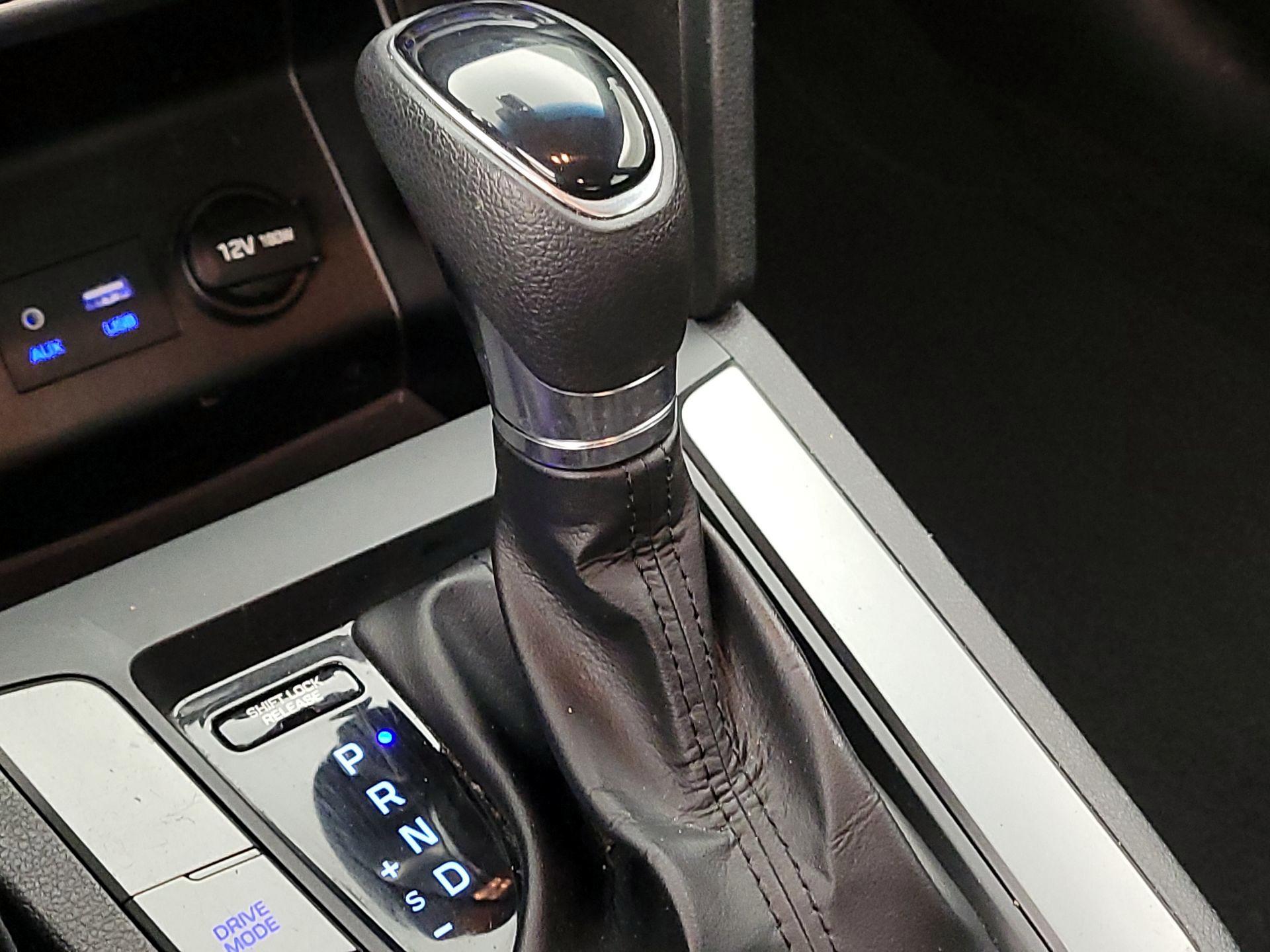 Thumbnail: 2020 Hyundai Elantra - 17