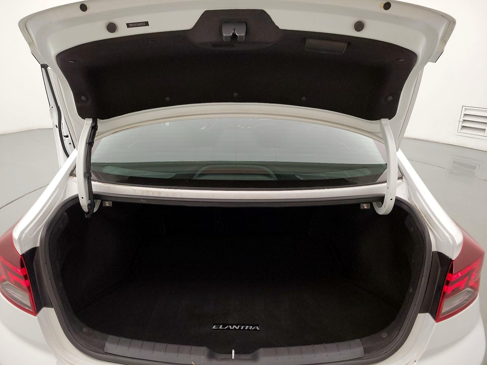 2020 Hyundai Elantra SE - Photo 21