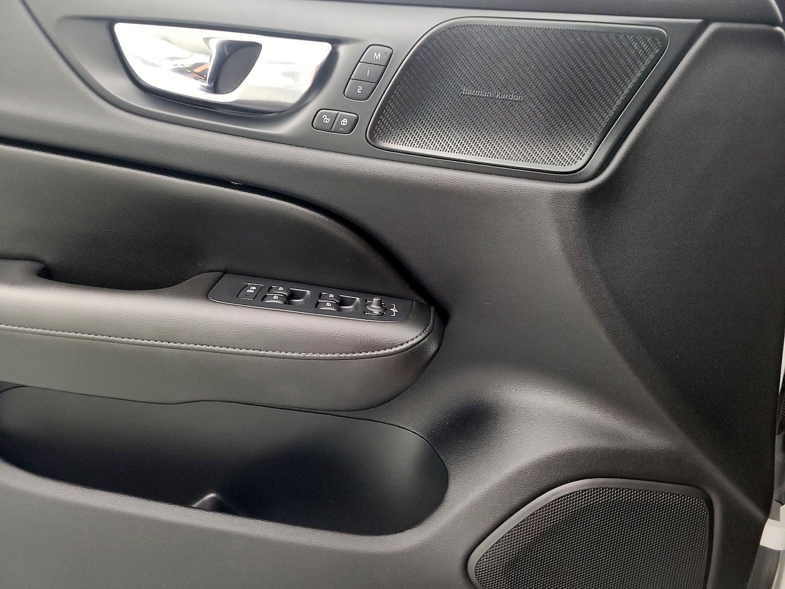 2019 Volvo S60 Momentum - Photo 13