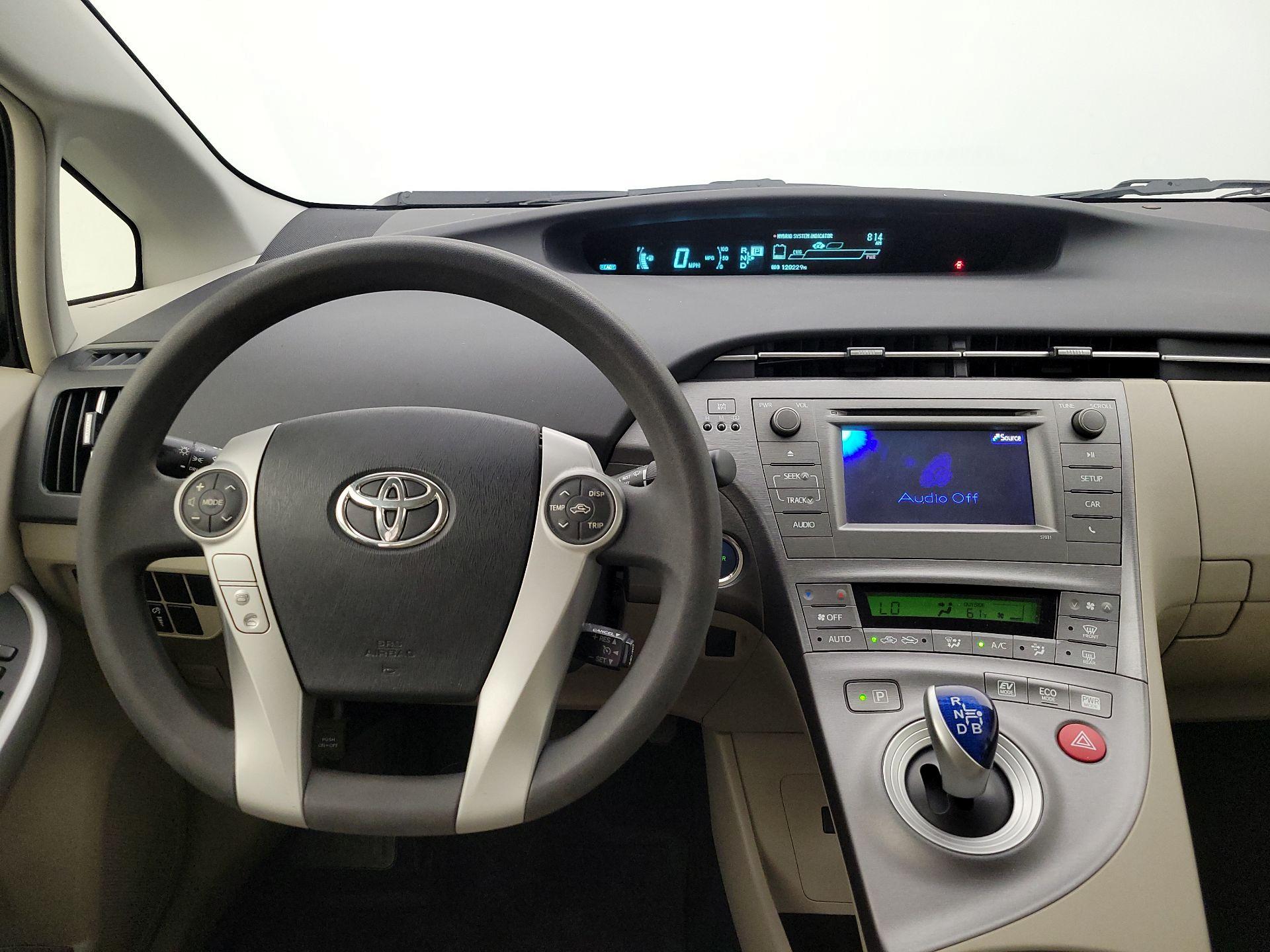 Thumbnail: 2014 Toyota Prius - 10