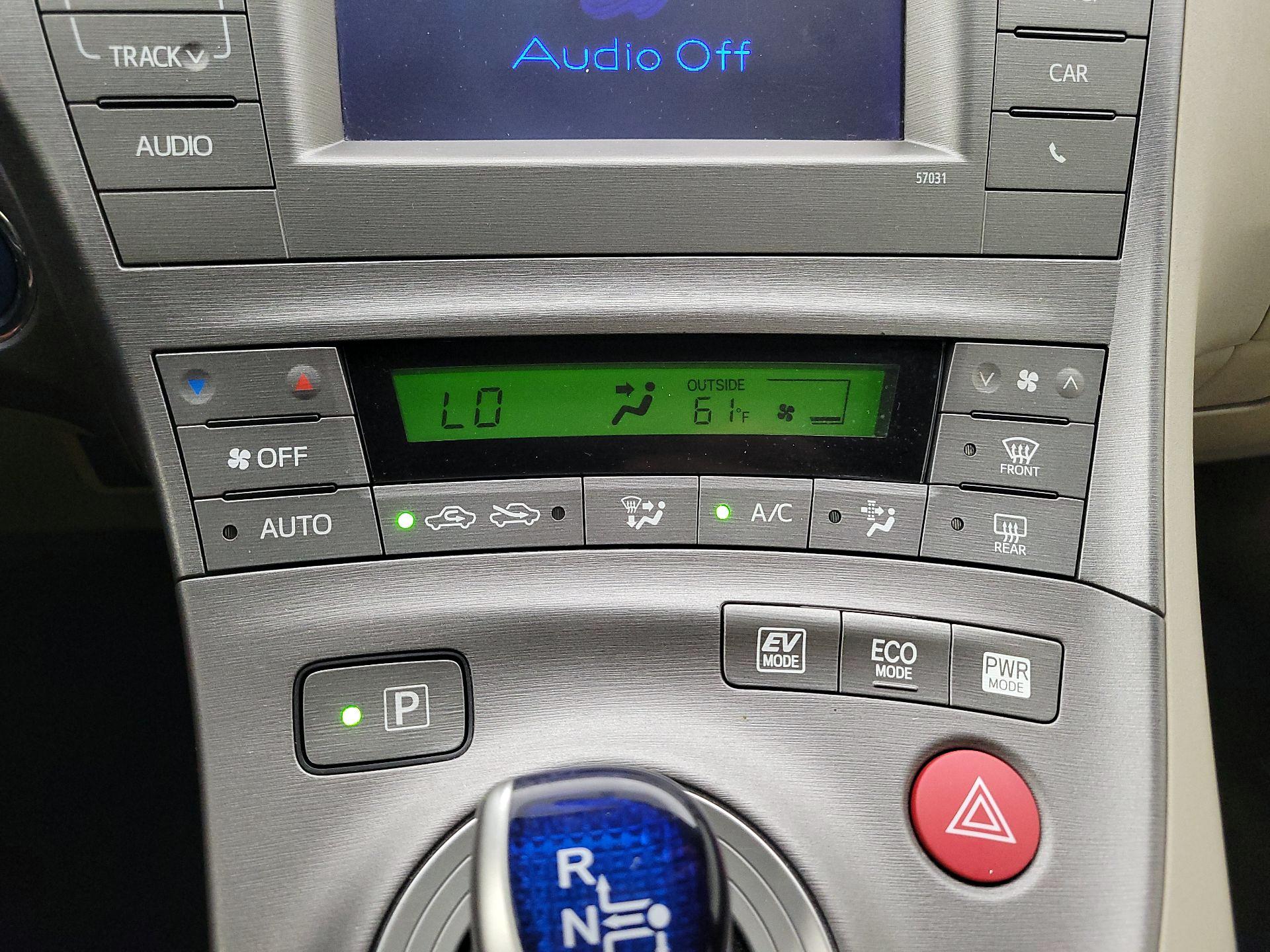 Thumbnail: 2014 Toyota Prius - 15