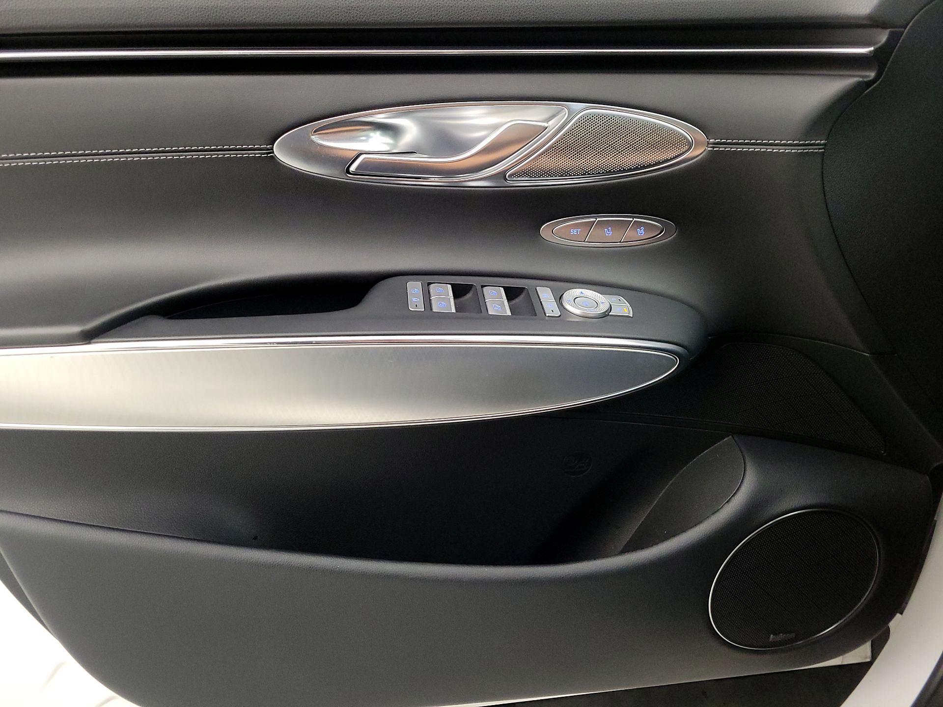 Thumbnail: 2022 Genesis GV70 - 12