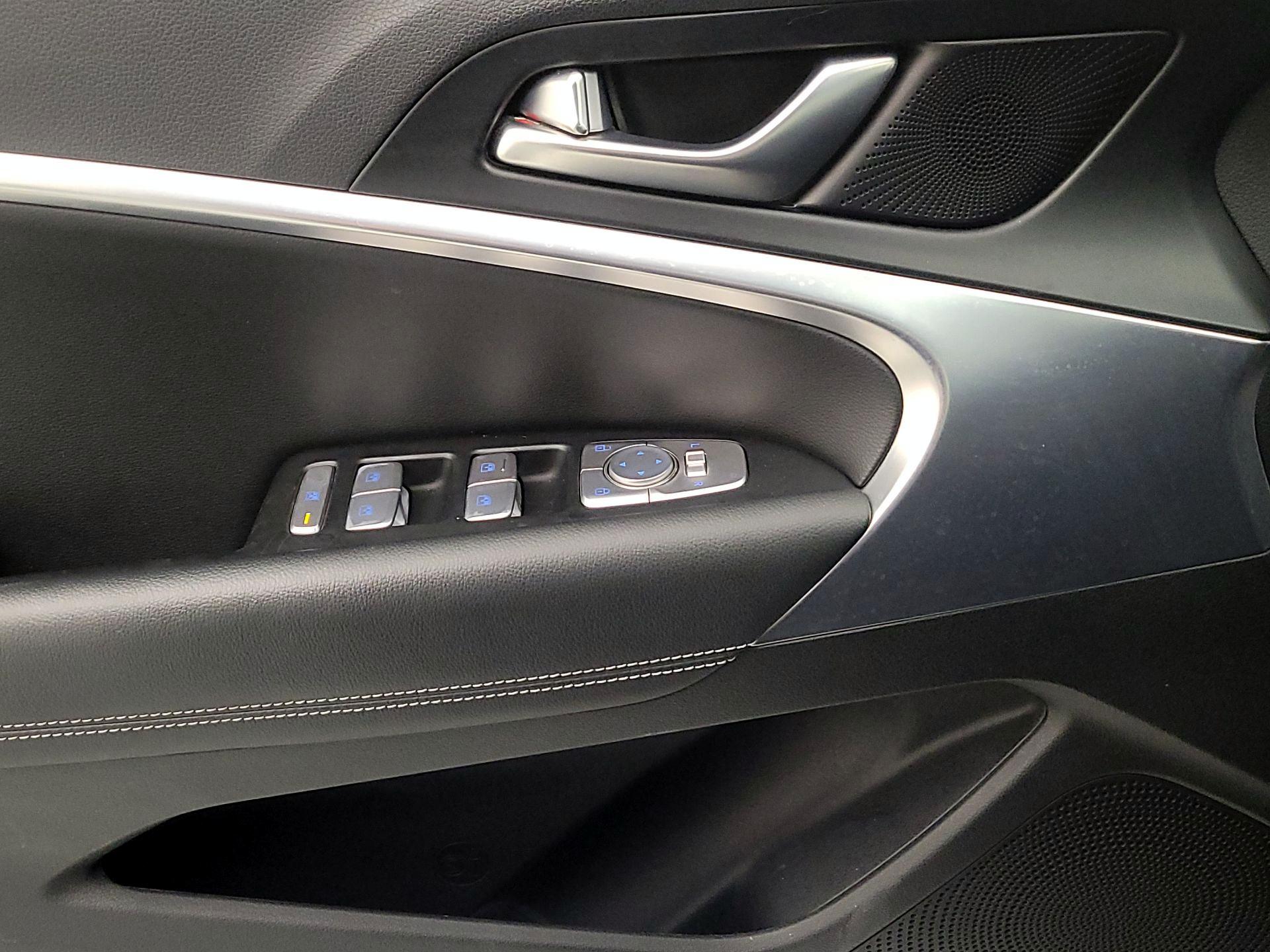 Thumbnail: 2021 Genesis G70 - 12