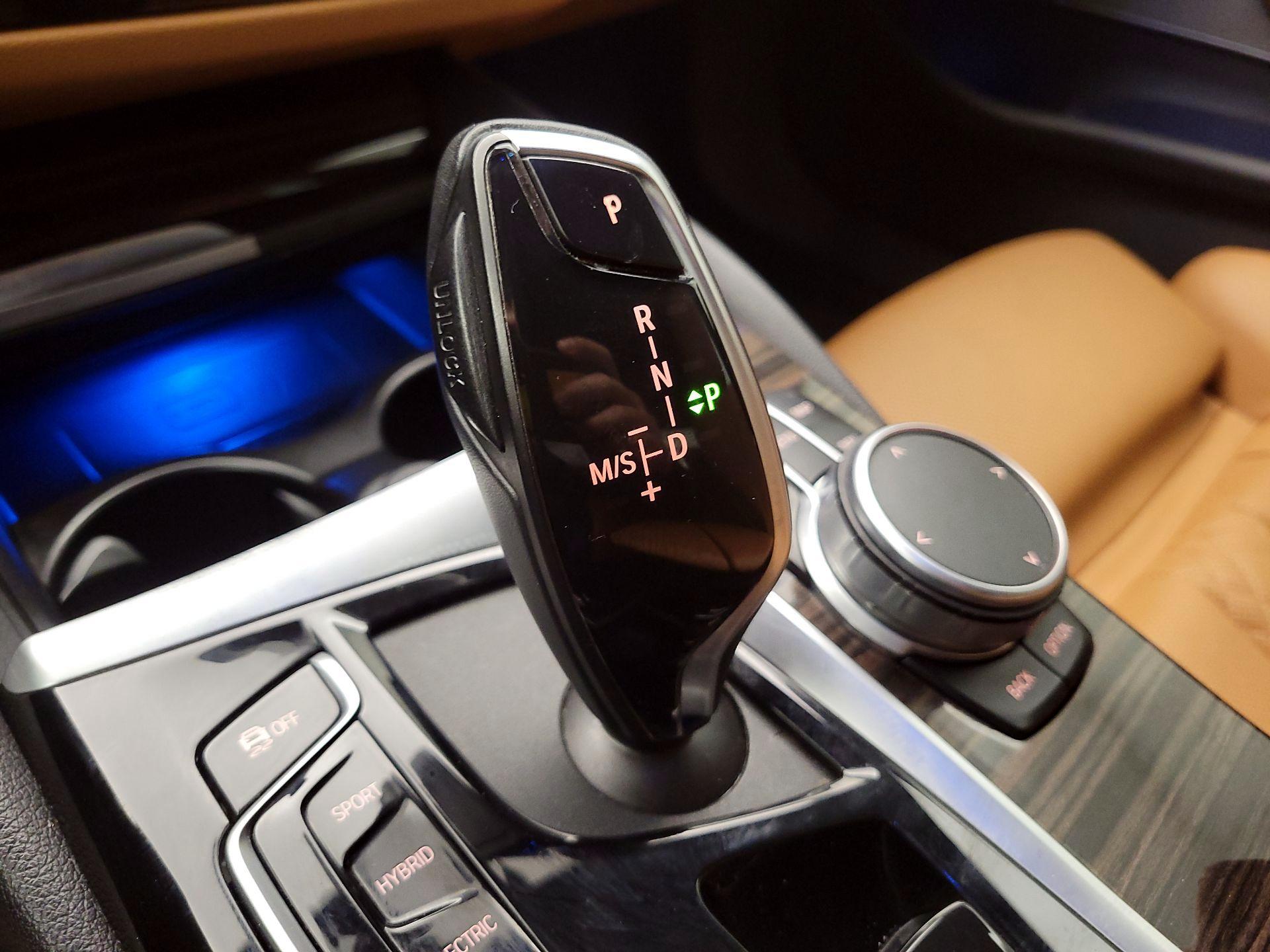 Thumbnail: 2021 BMW 5 Series - 18
