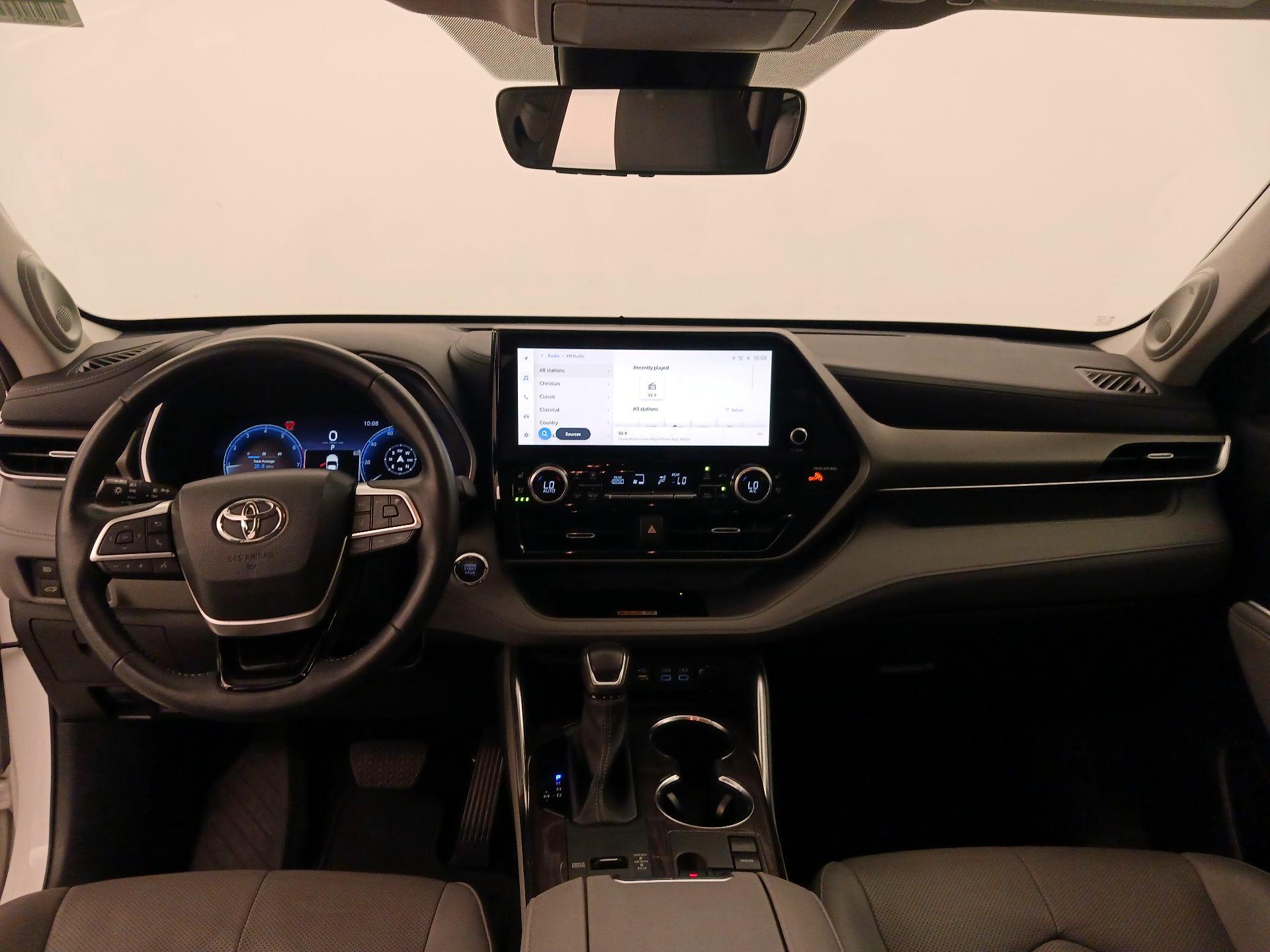 Thumbnail: 2023 Toyota Highlander - 9