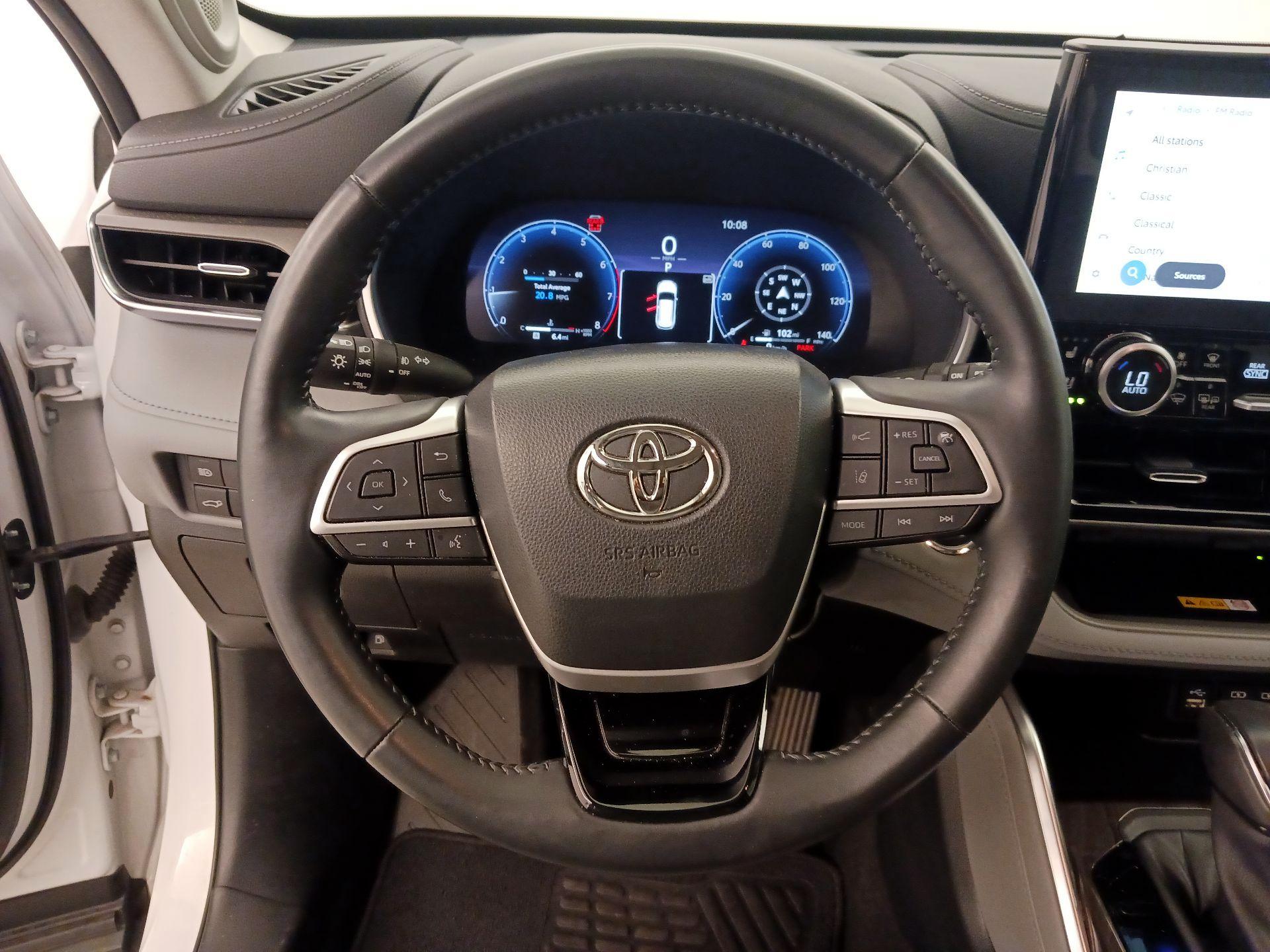 Thumbnail: 2023 Toyota Highlander - 10