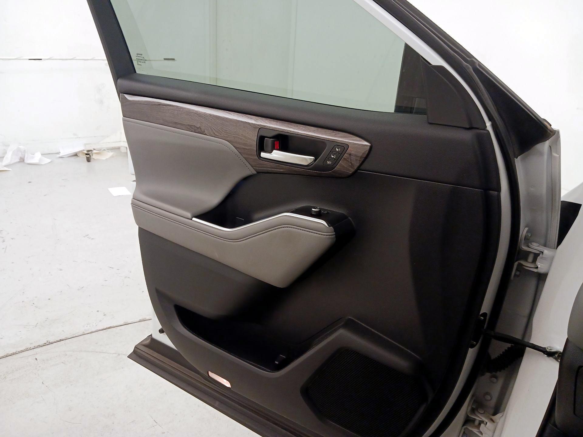 Thumbnail: 2023 Toyota Highlander - 12