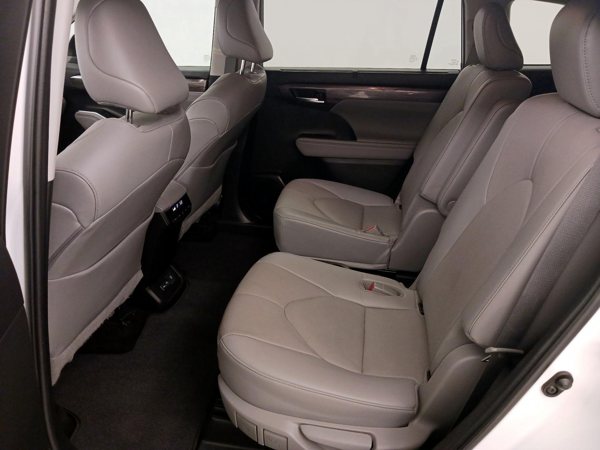 Thumbnail: 2023 Toyota Highlander - 20