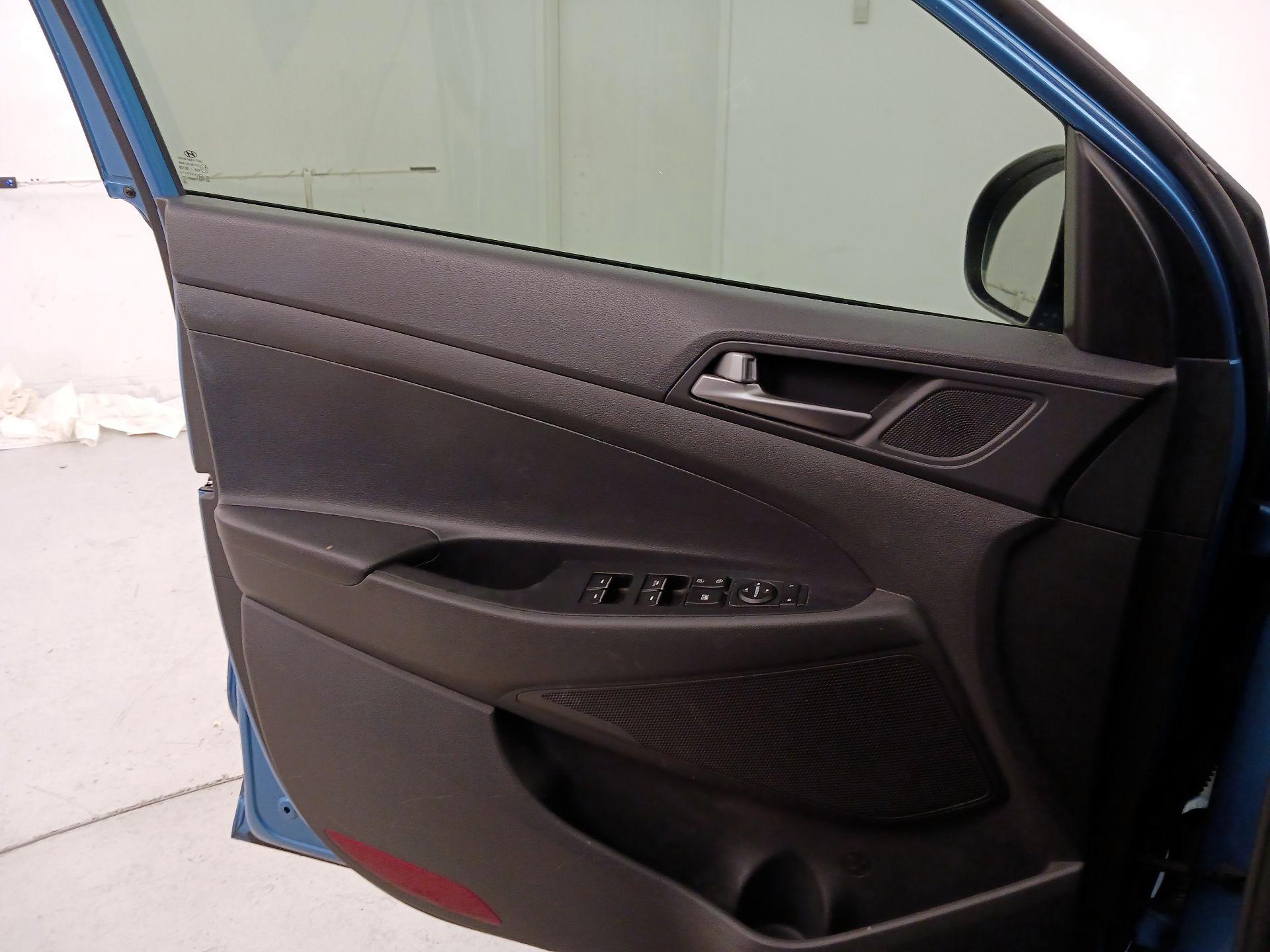 Thumbnail: 2016 Hyundai Tucson - 12
