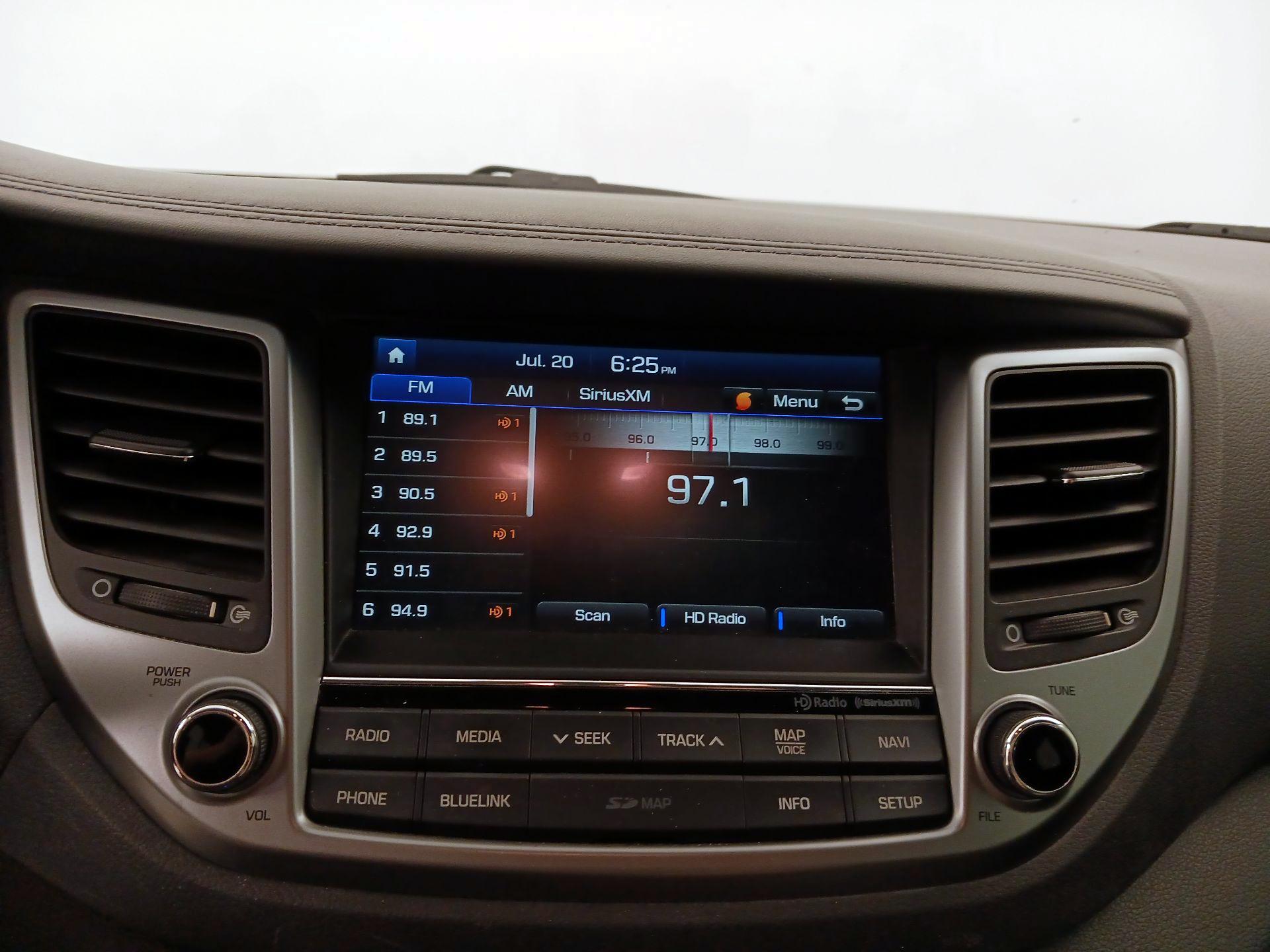 Thumbnail: 2016 Hyundai Tucson - 15