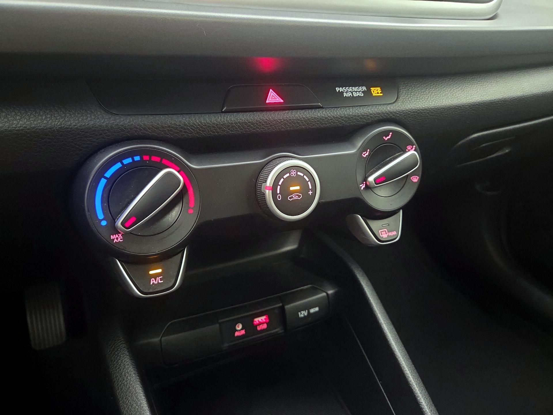 Thumbnail: 2019 Kia Rio - 16