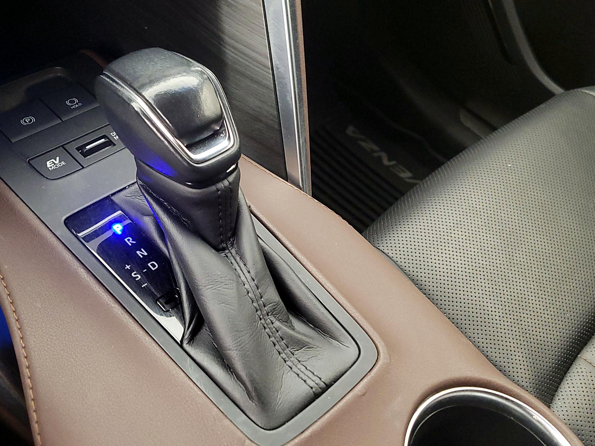 Thumbnail: 2021 Toyota Venza - 18