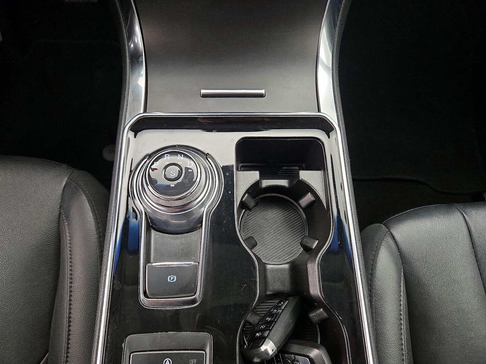 2020 Ford Edge Titanium - Photo 16