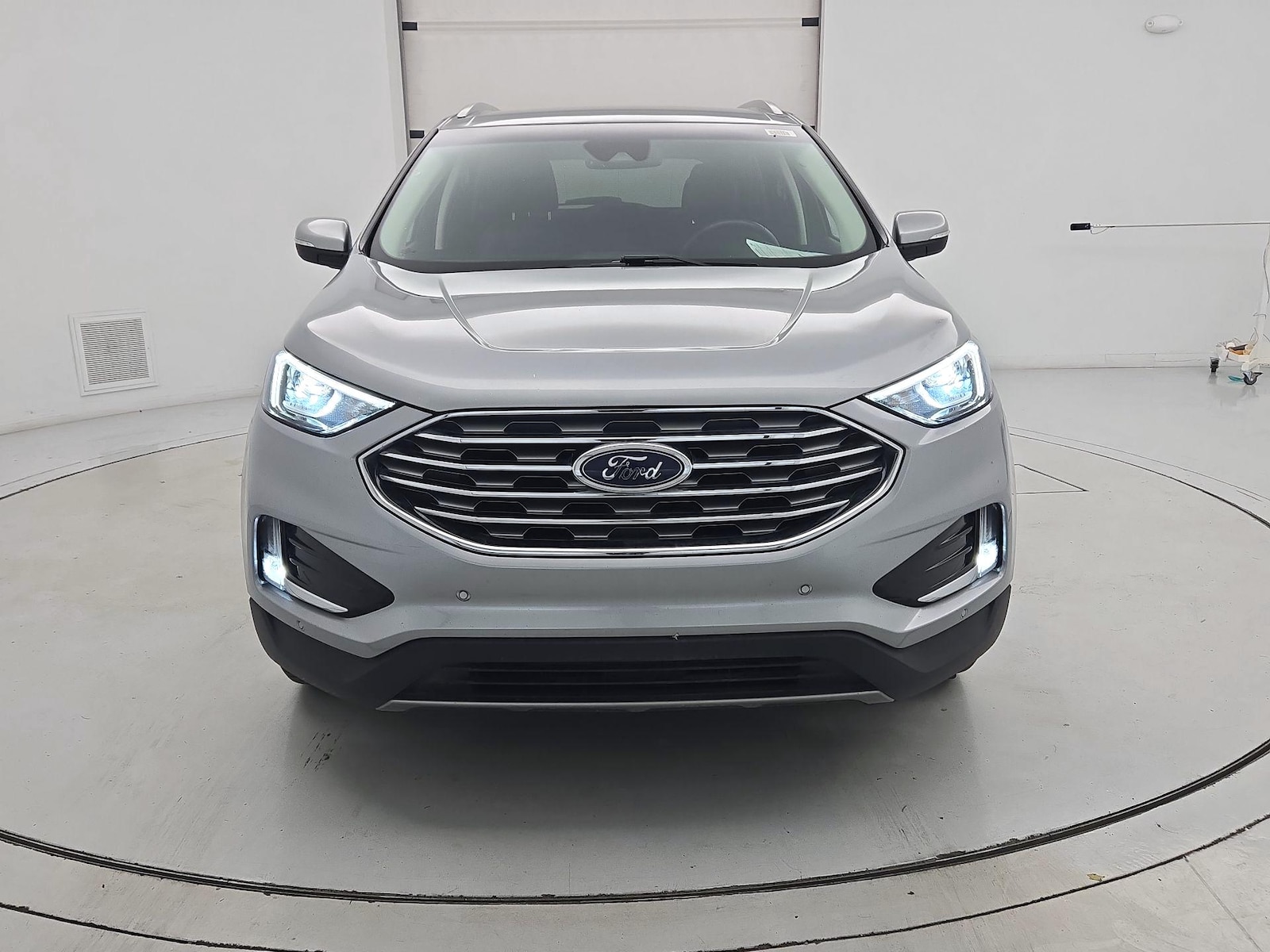 2020 Ford Edge Titanium - Photo 2