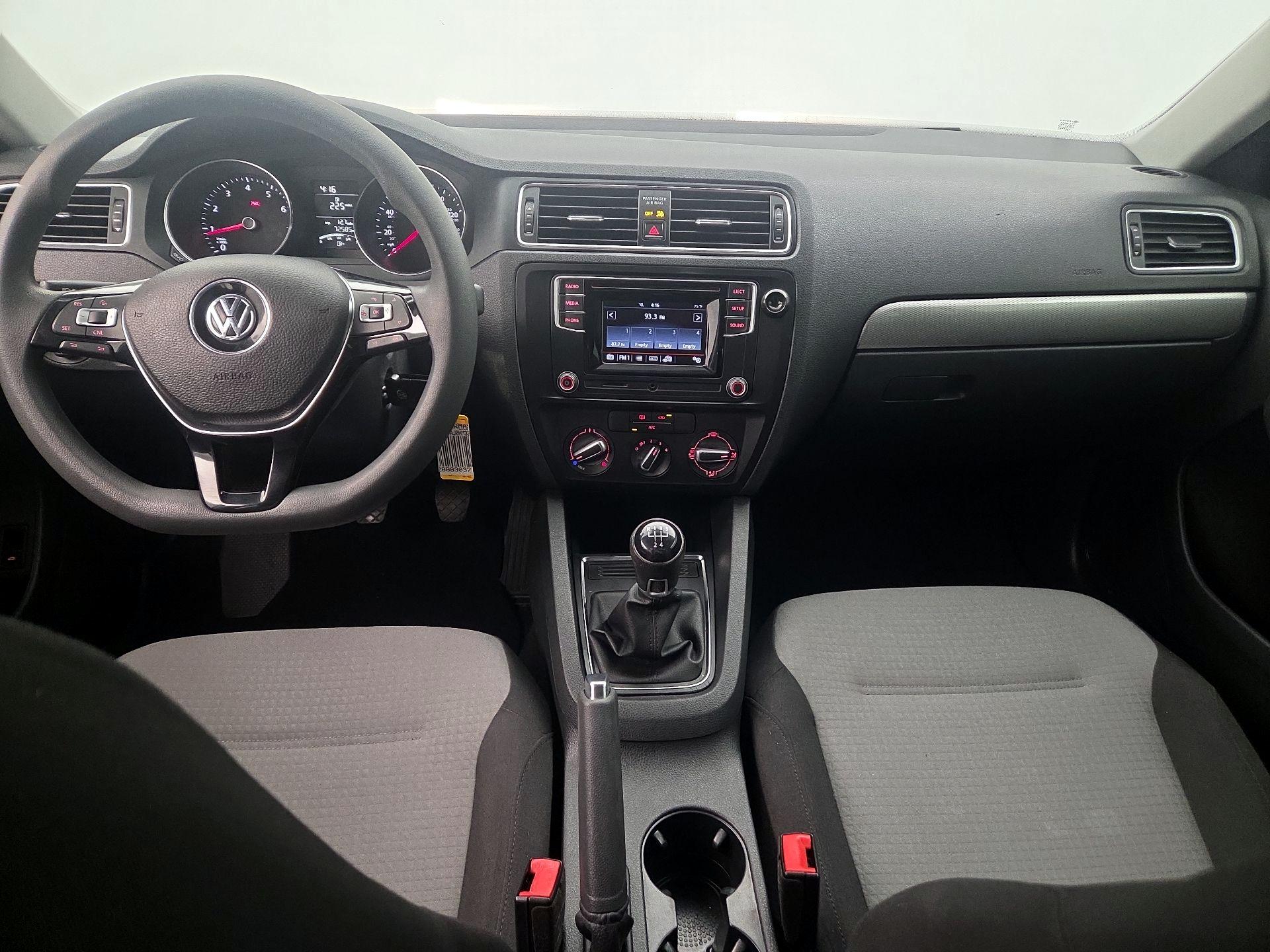 Thumbnail: 2017 Volkswagen Jetta - 9