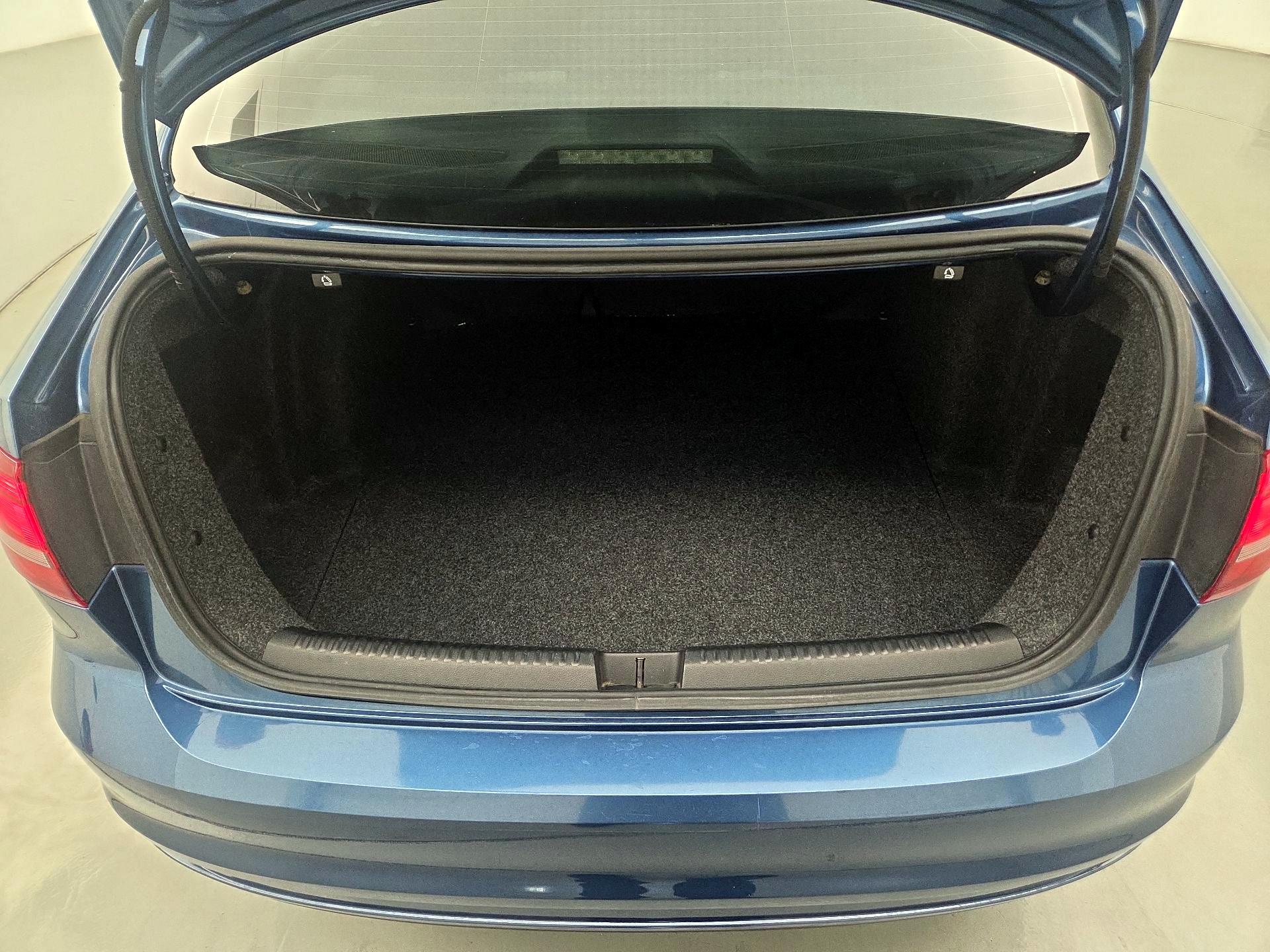 Thumbnail: 2017 Volkswagen Jetta - 20