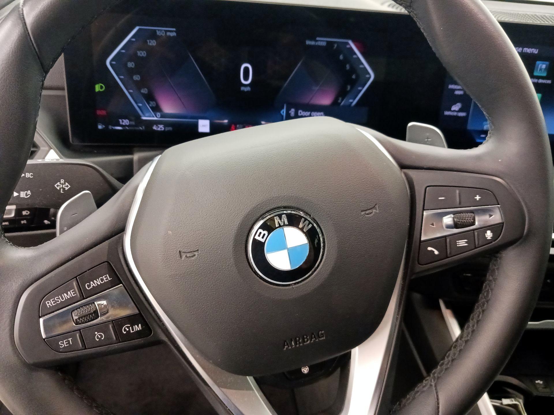 Thumbnail: 2024 BMW 3 Series - 10