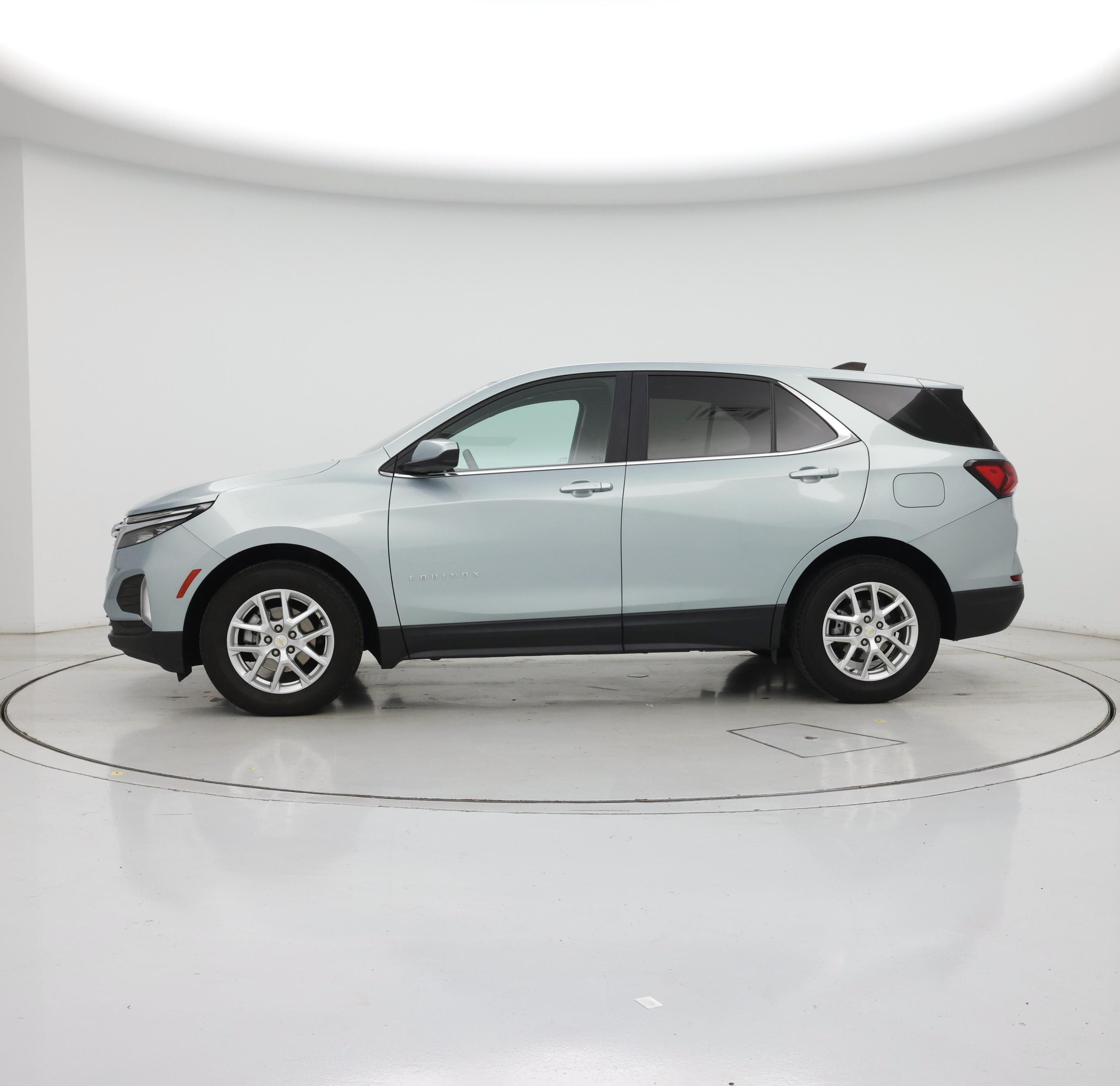 Thumbnail: 2022 Chevrolet Equinox - 3