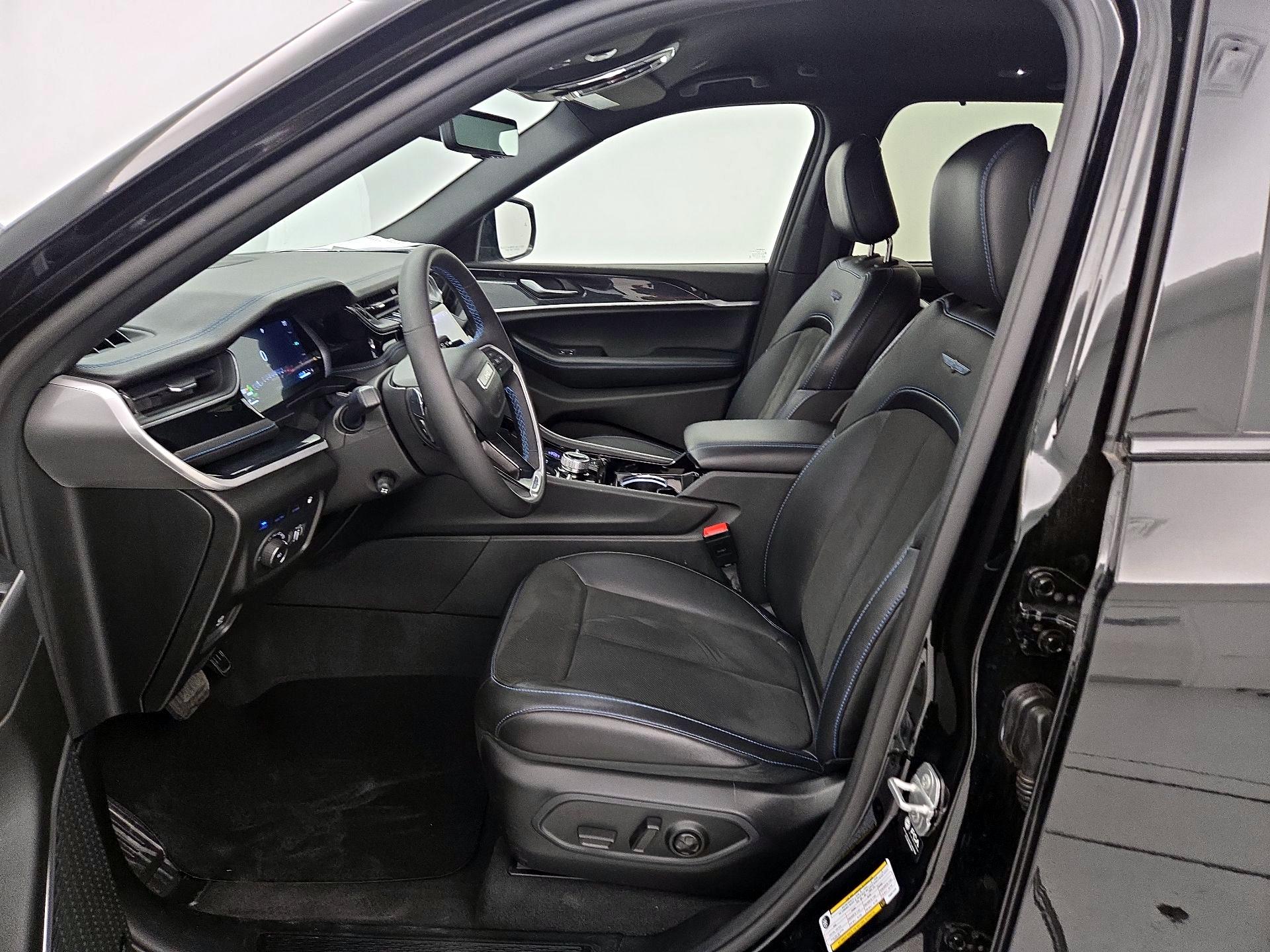 Thumbnail: 2023 Jeep Grand Cherokee - 11