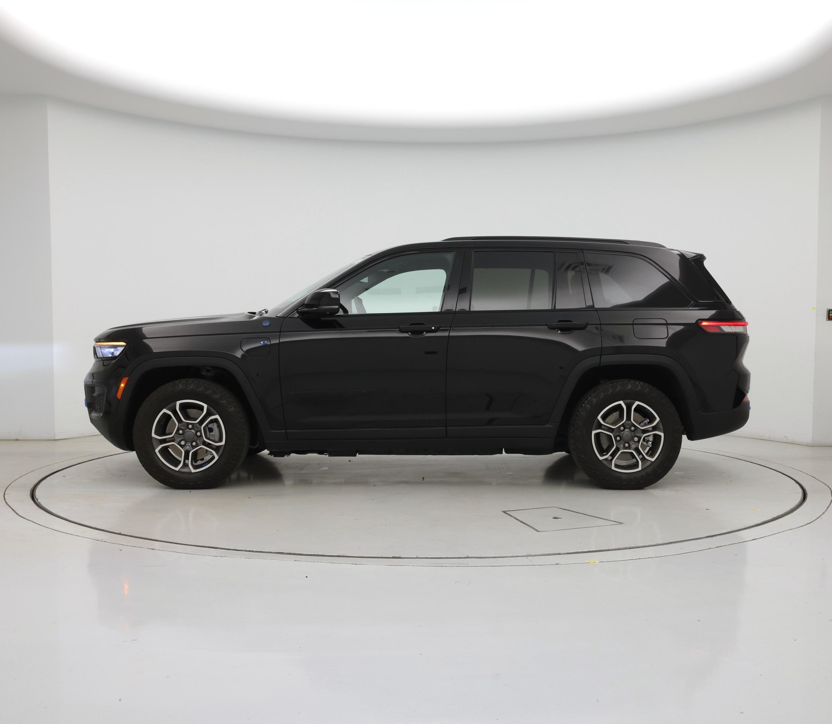 Thumbnail: 2023 Jeep Grand Cherokee - 3