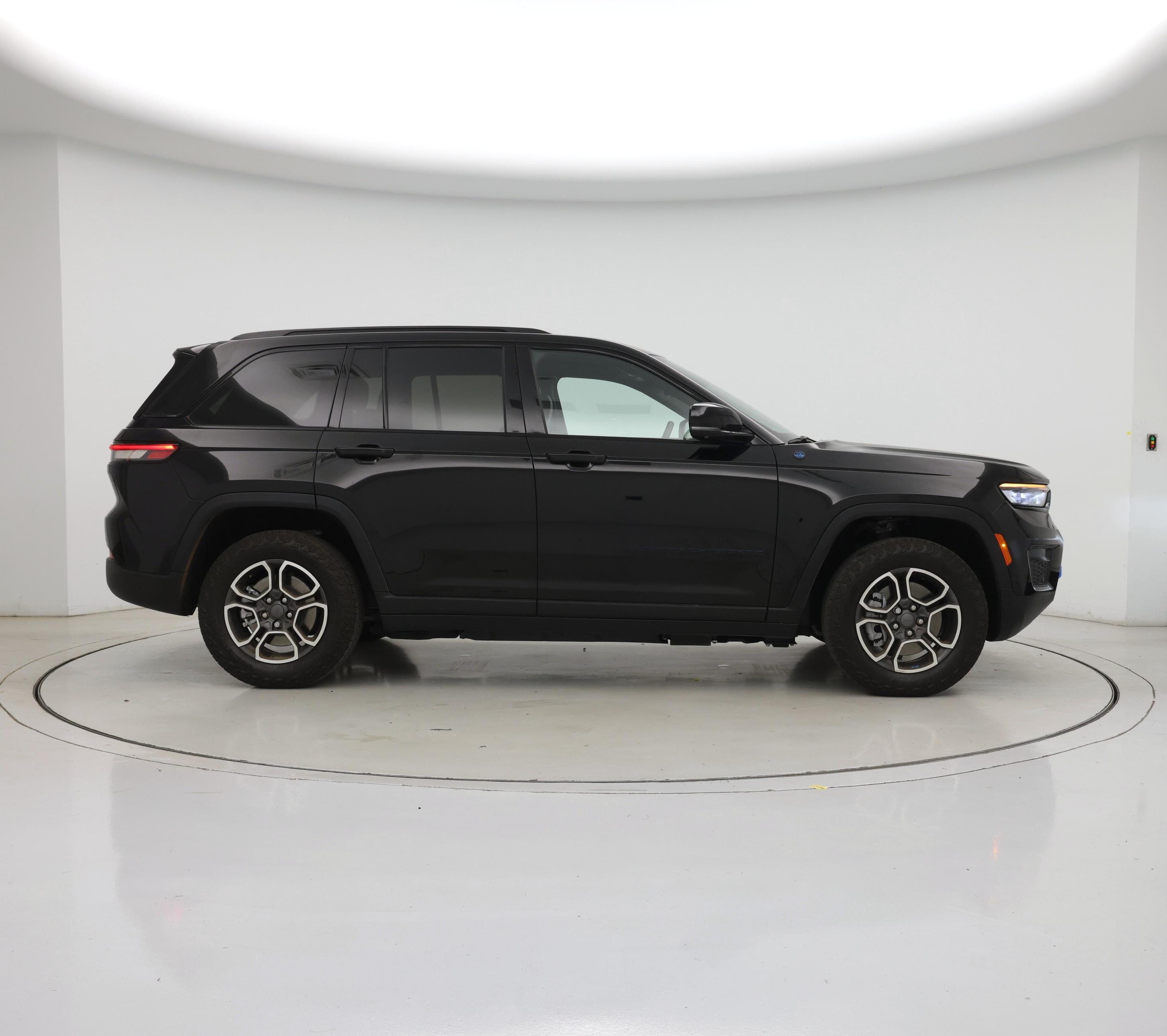 Thumbnail: 2023 Jeep Grand Cherokee - 7