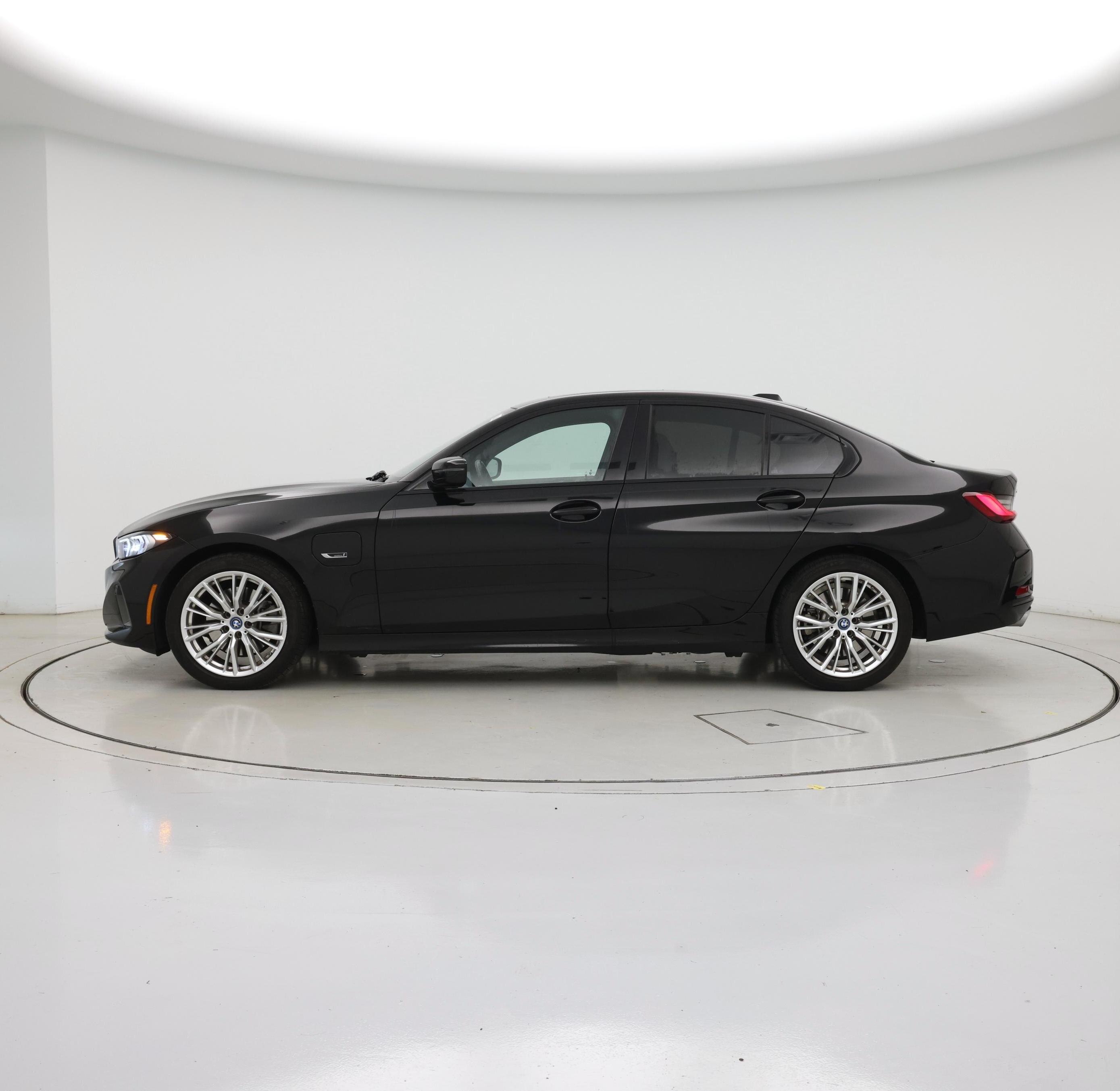 Thumbnail: 2023 BMW 3 Series - 3