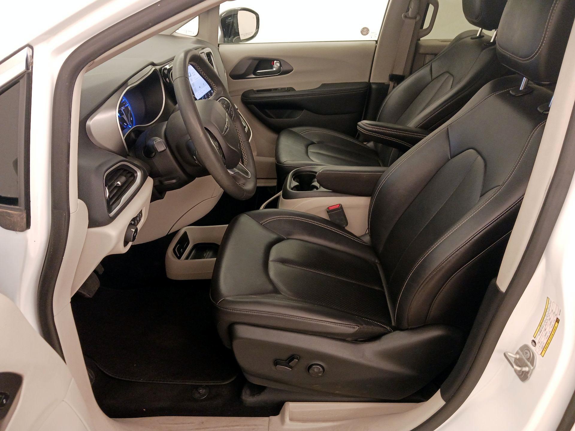 Thumbnail: 2024 Chrysler Pacifica - 11