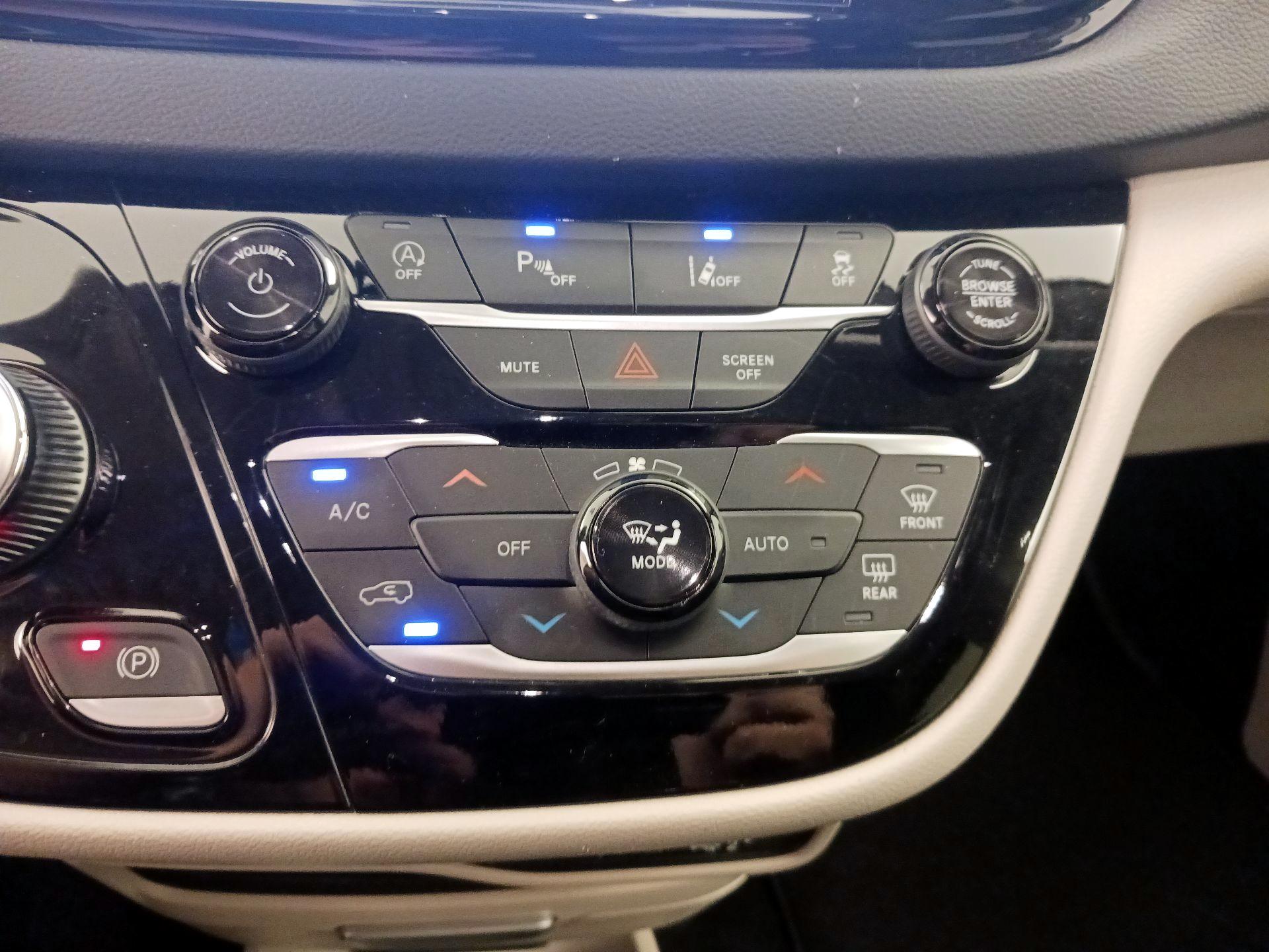 Thumbnail: 2024 Chrysler Pacifica - 16