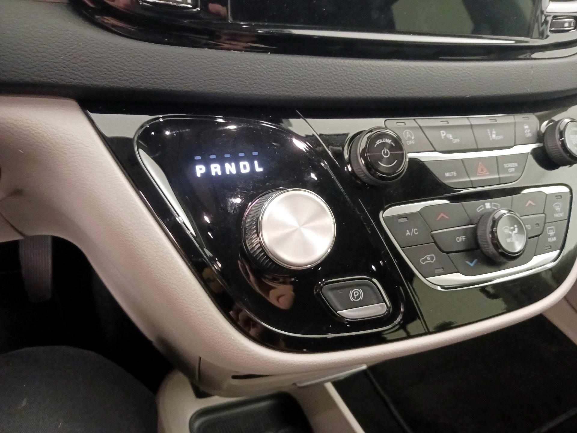 Thumbnail: 2024 Chrysler Pacifica - 17