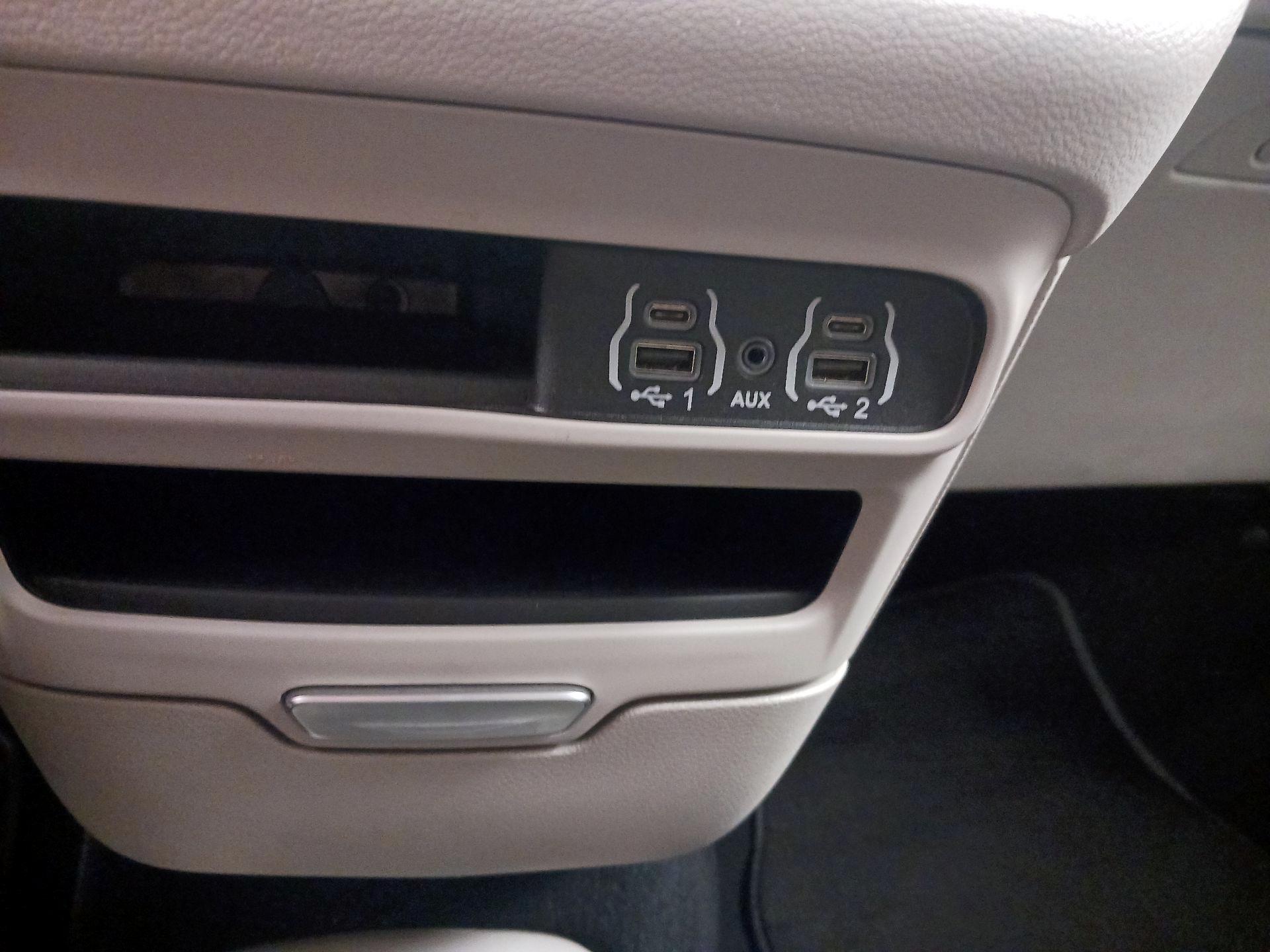 Thumbnail: 2024 Chrysler Pacifica - 18