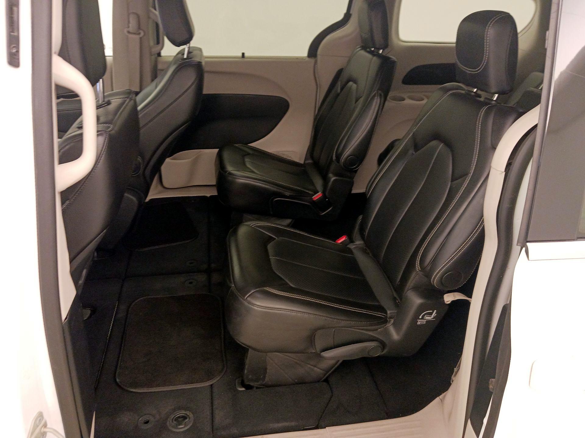 Thumbnail: 2024 Chrysler Pacifica - 19