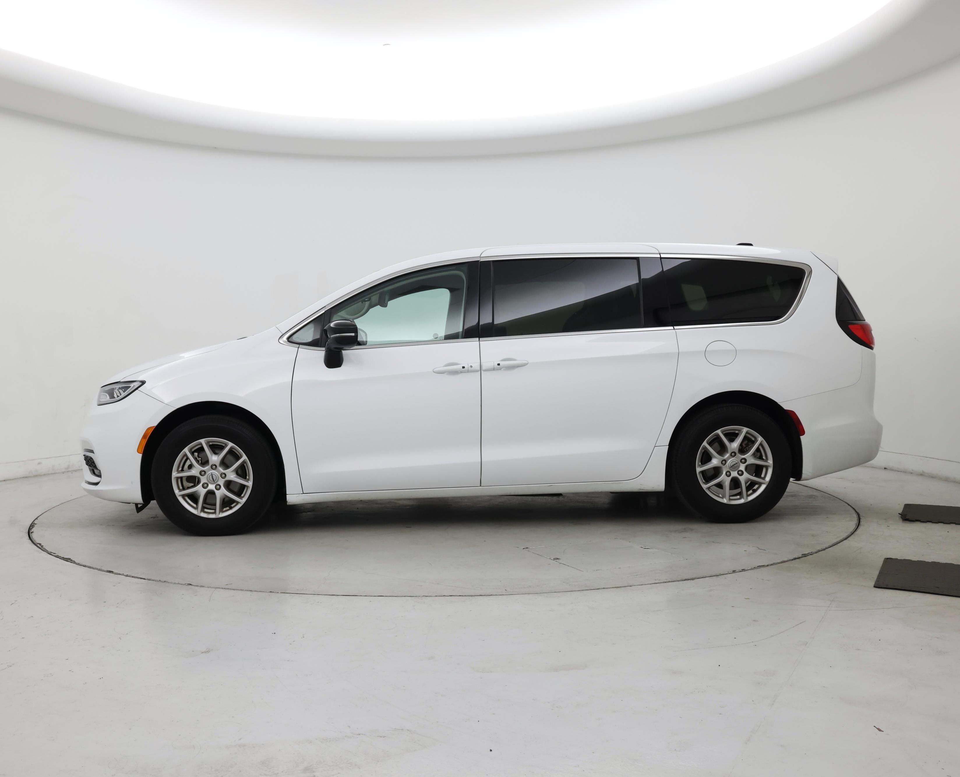Thumbnail: 2024 Chrysler Pacifica - 3