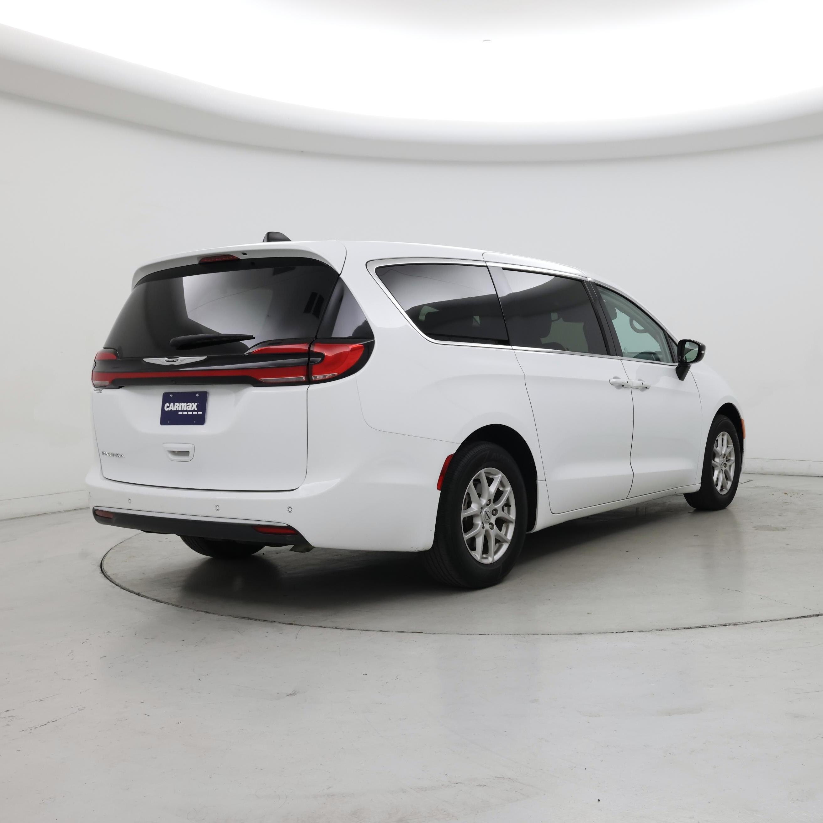 Thumbnail: 2024 Chrysler Pacifica - 8