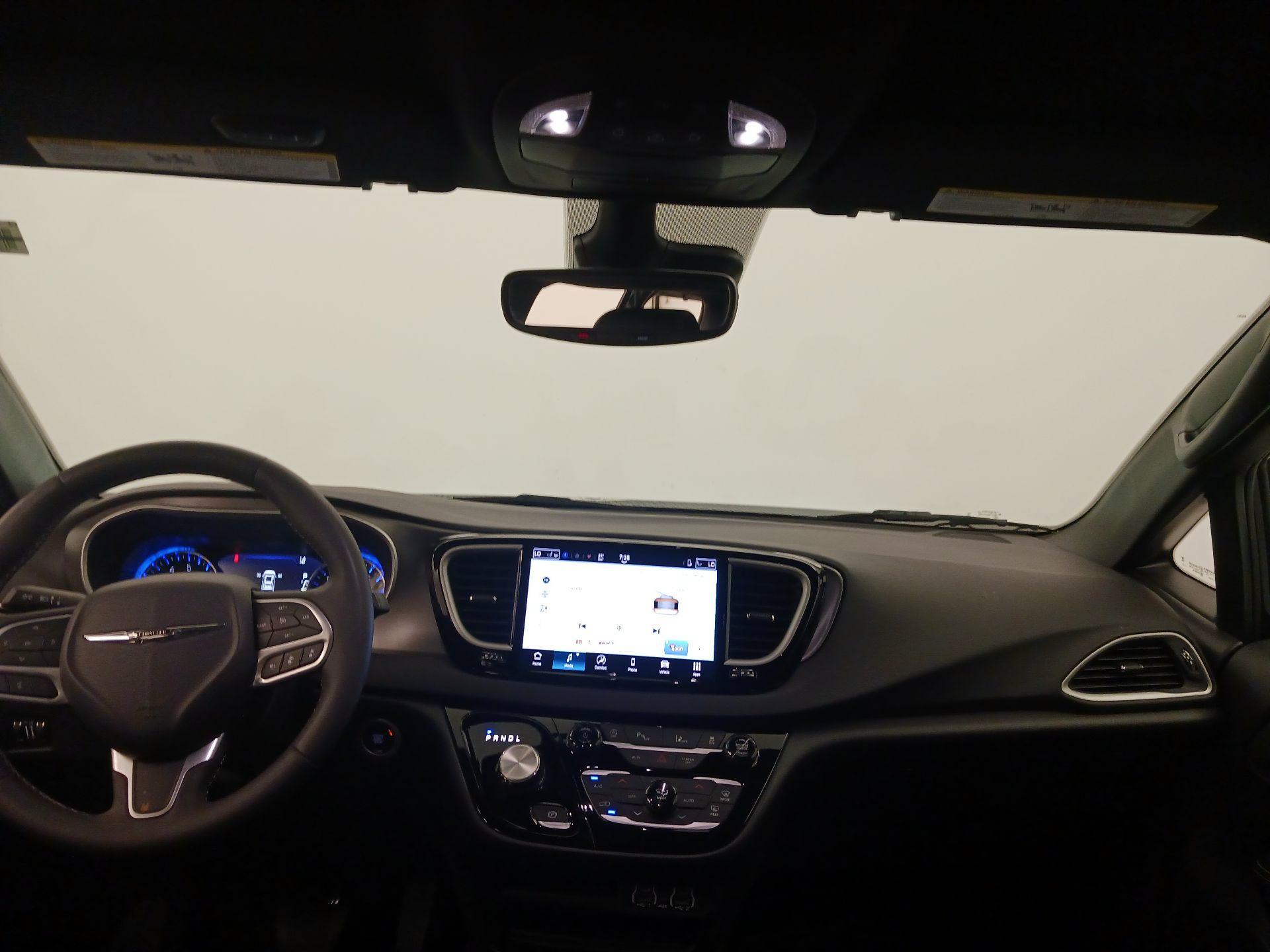 Thumbnail: 2025 Chrysler Pacifica - 9