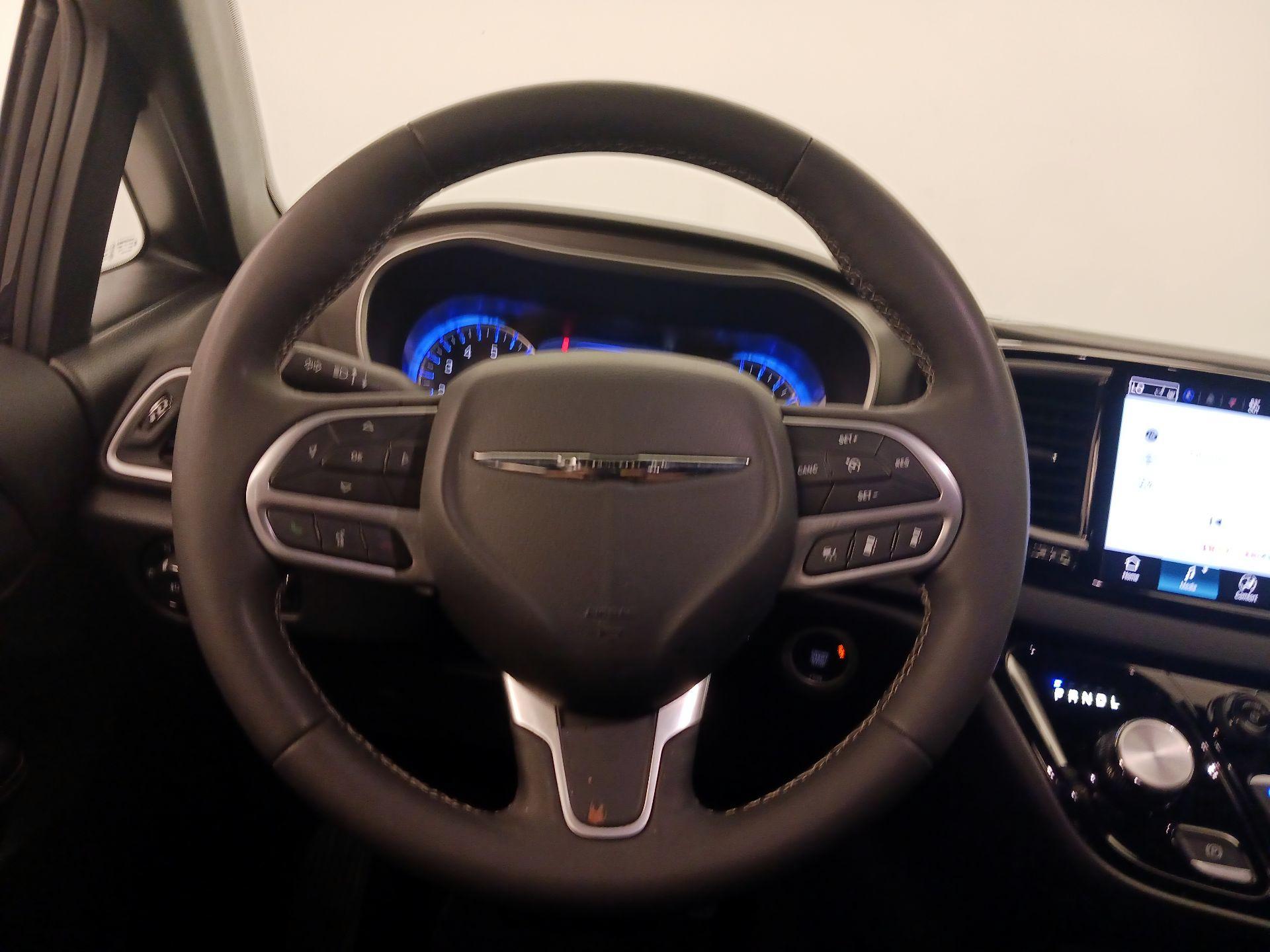 Thumbnail: 2025 Chrysler Pacifica - 10