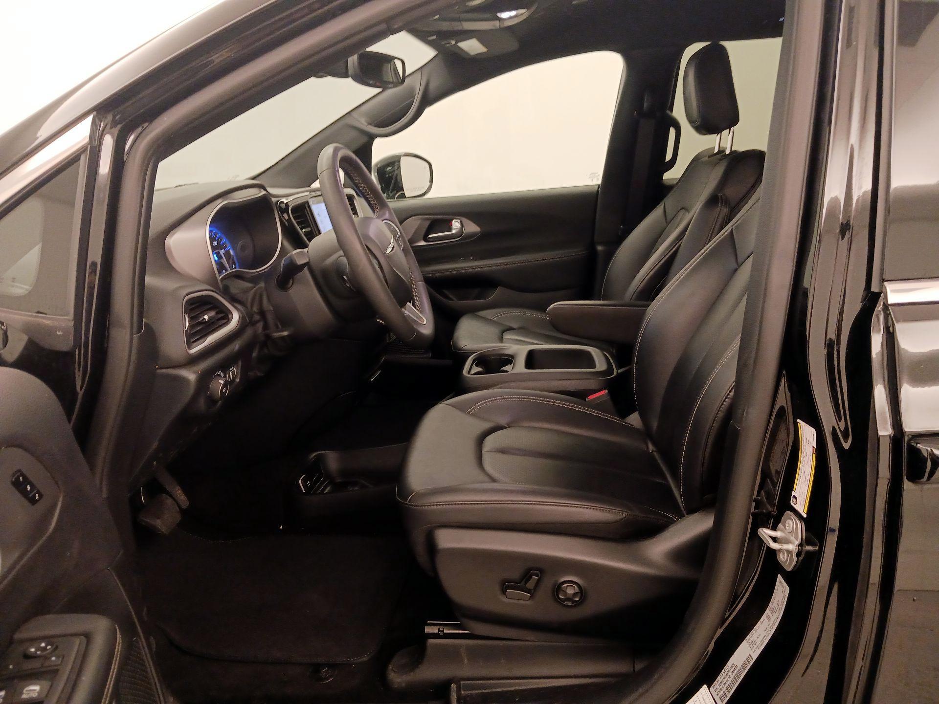 Thumbnail: 2025 Chrysler Pacifica - 11